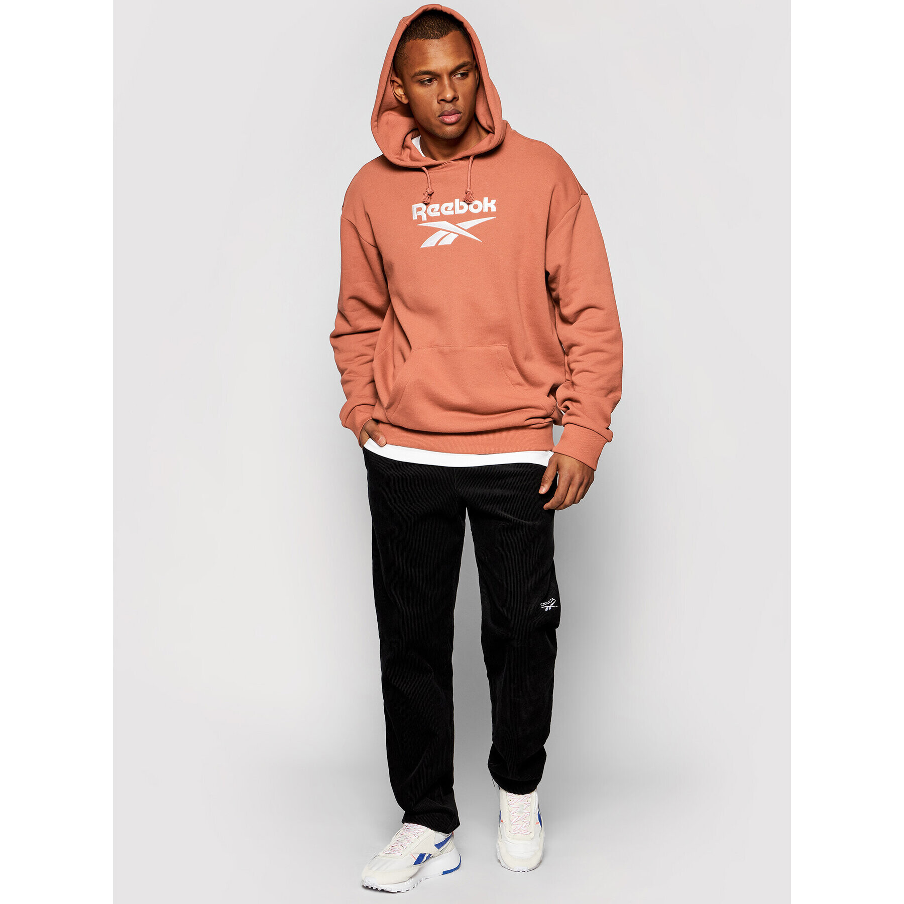 Reebok Суитшърт Classics Foundation Vector GU3881 Кафяв Oversize - Pepit.bg