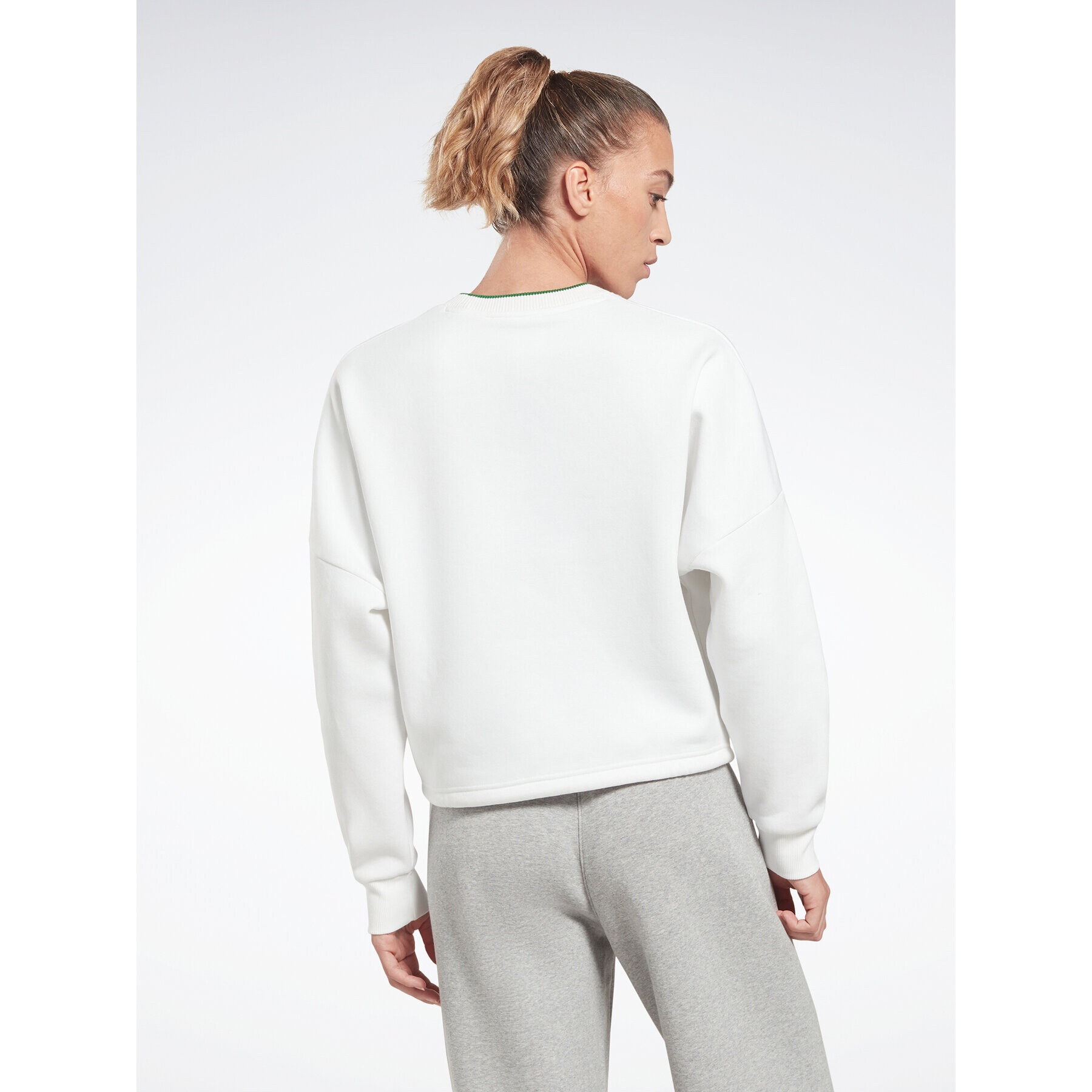 Reebok Суитшърт Identity HT6269 Бял Relaxed Fit - Pepit.bg