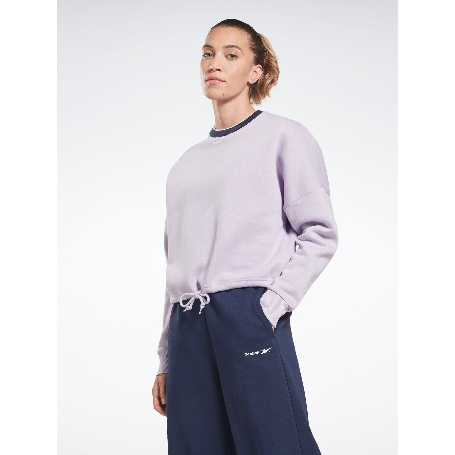 Reebok Суитшърт Identity HT6270 Виолетов Relaxed Fit - Pepit.bg