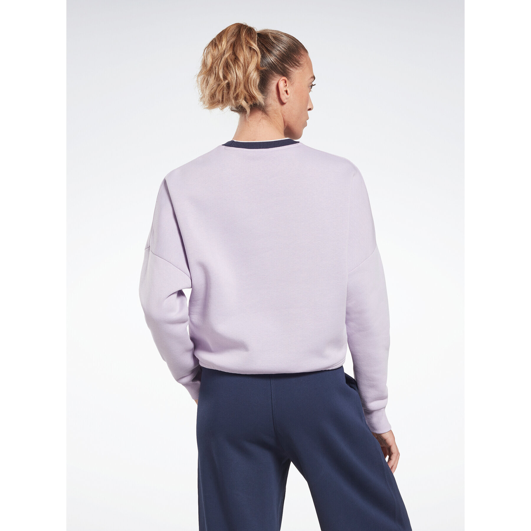 Reebok Суитшърт Identity HT6270 Виолетов Relaxed Fit - Pepit.bg