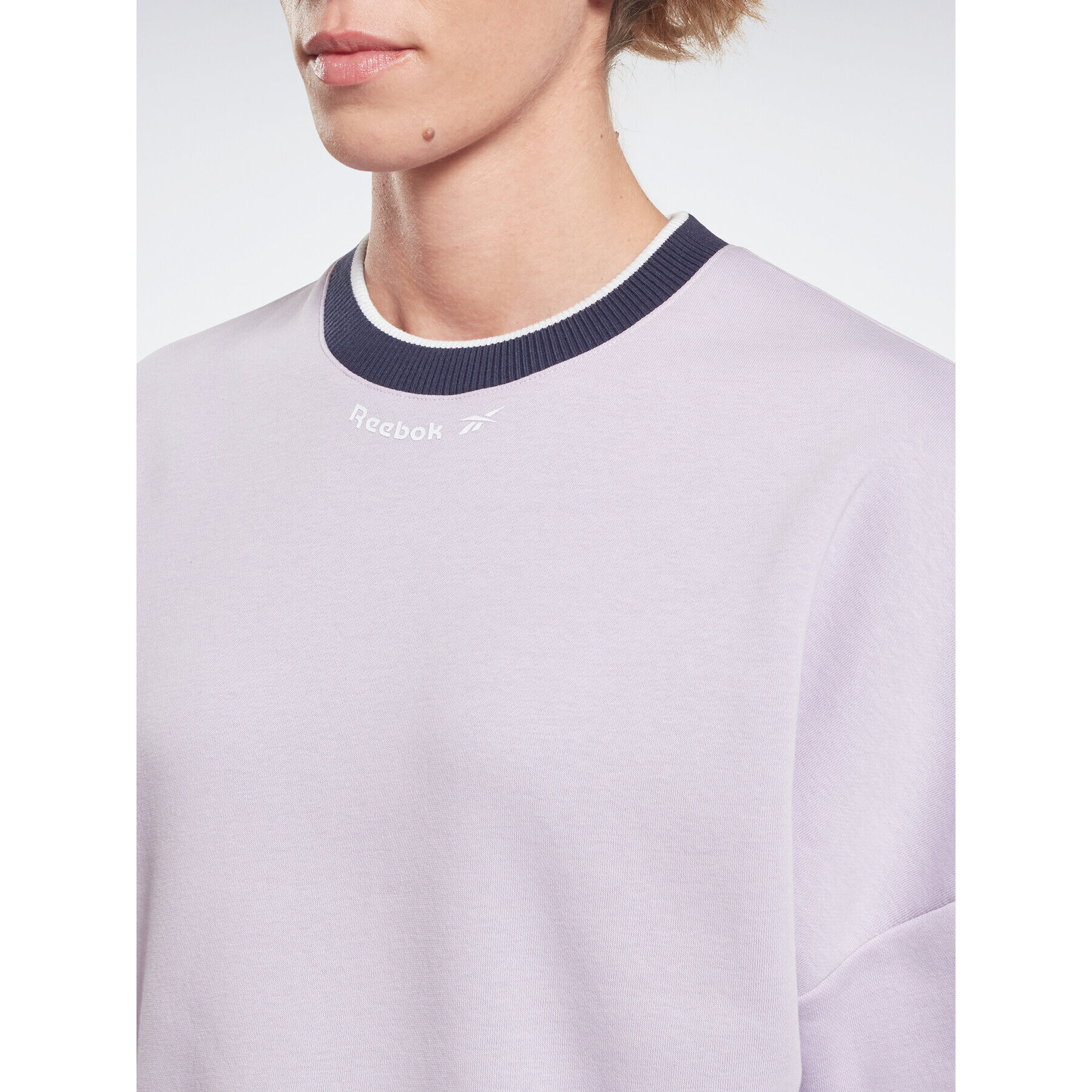 Reebok Суитшърт Identity HT6270 Виолетов Relaxed Fit - Pepit.bg