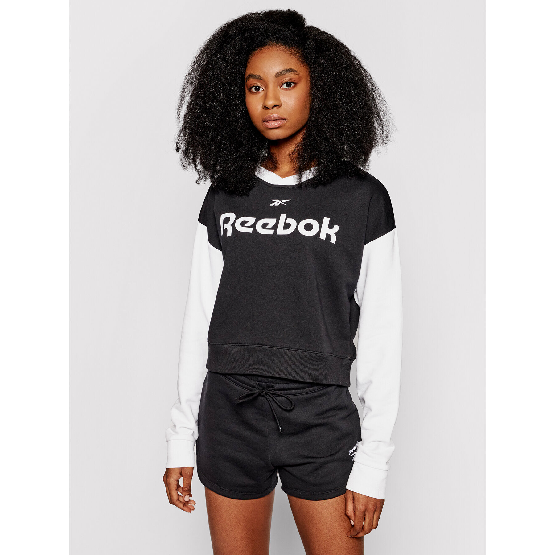 Reebok Суитшърт Linear Logo GI6926 Черен Oversize - Pepit.bg