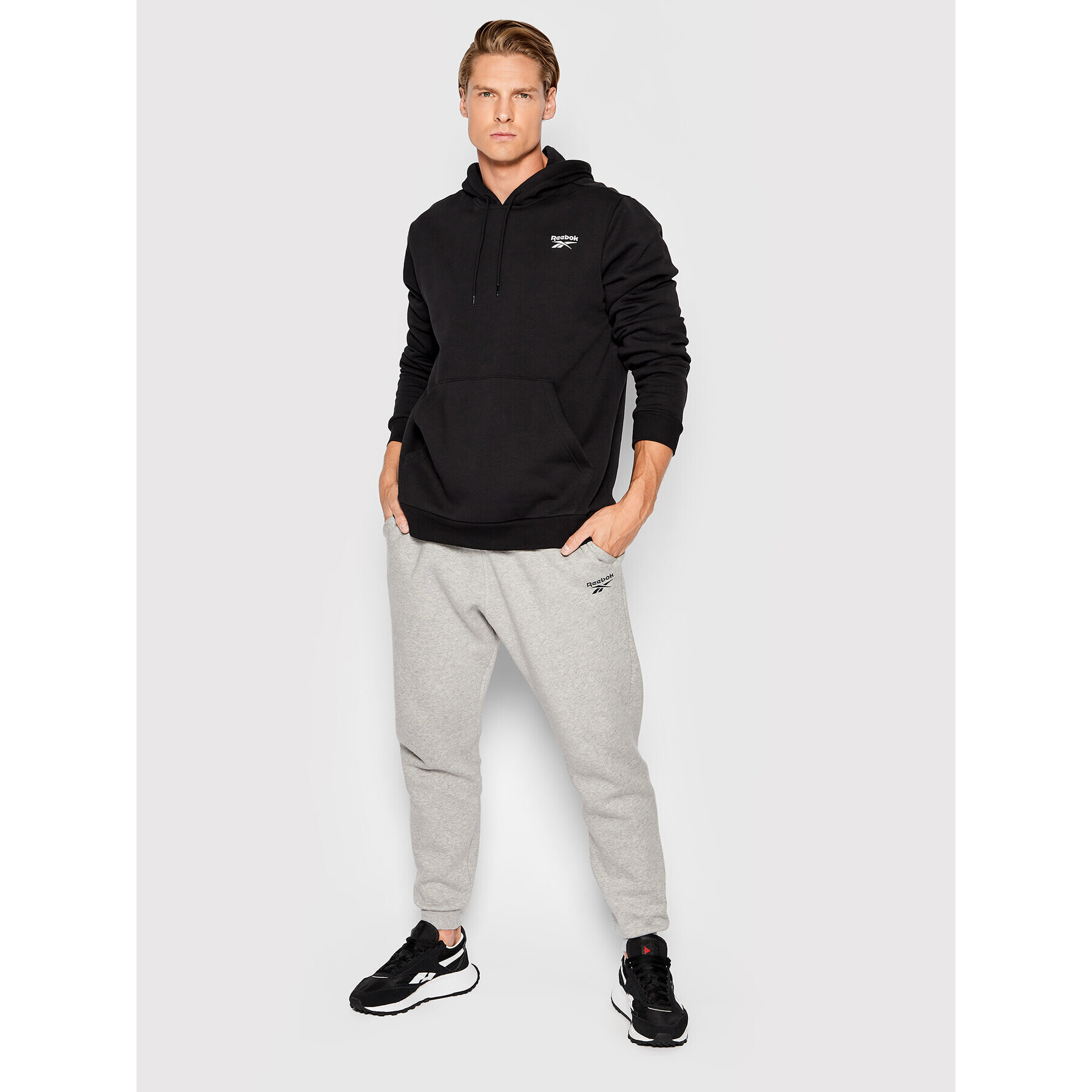 Reebok Суитшърт Logo HG4448 Черен Regular Fit - Pepit.bg