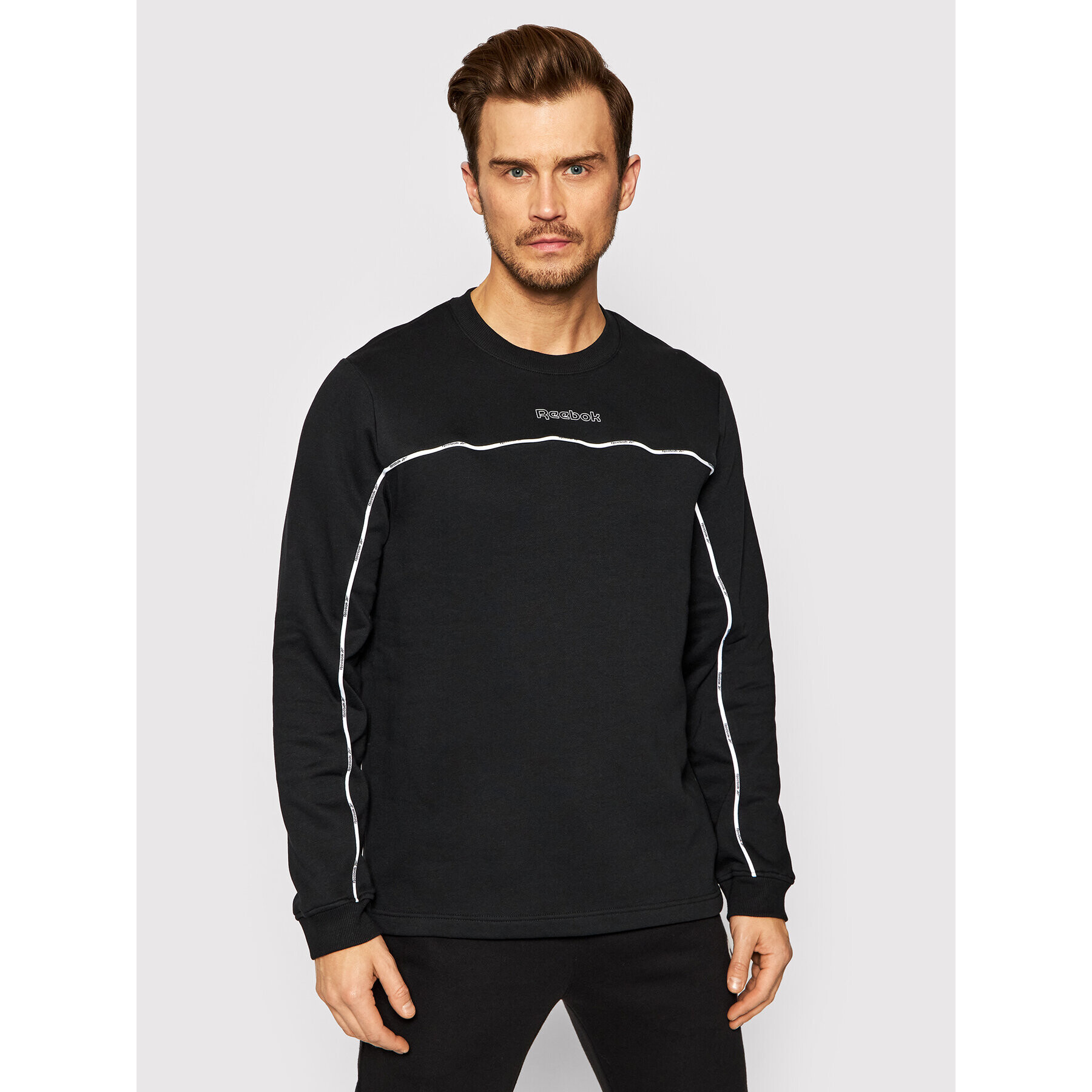Reebok Суитшърт Training Essentials GS9320 Черен Regular Fit - Pepit.bg