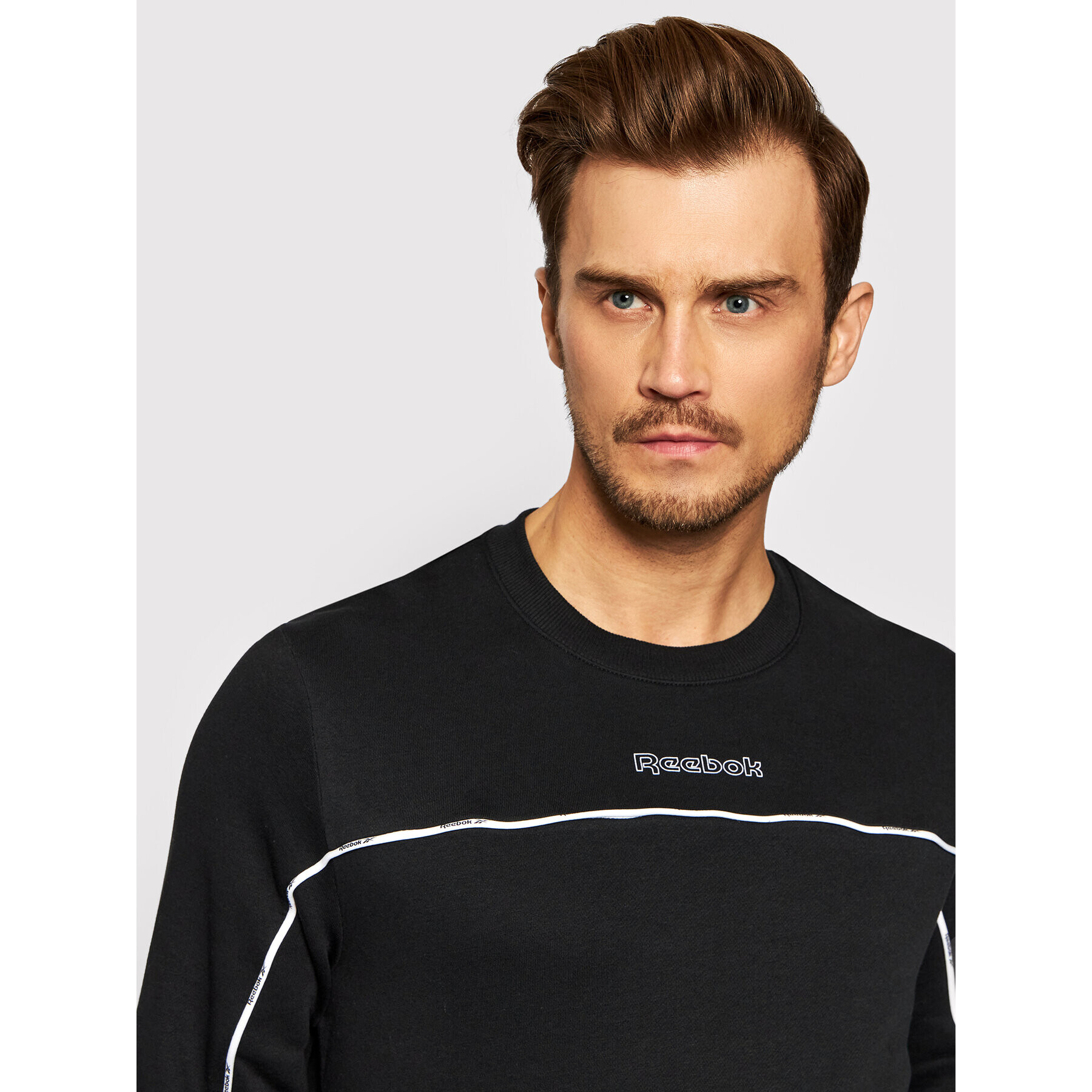 Reebok Суитшърт Training Essentials GS9320 Черен Regular Fit - Pepit.bg