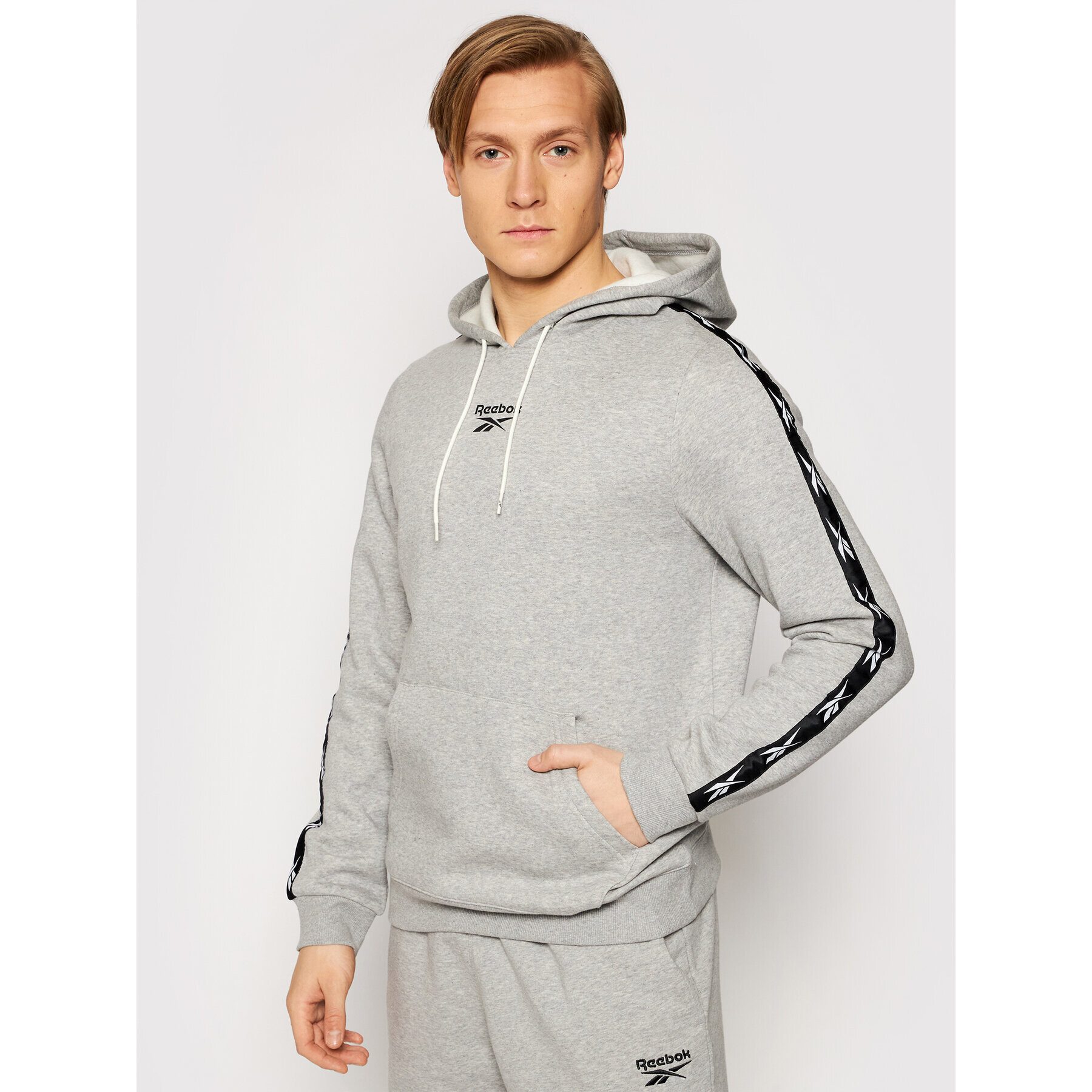 Reebok Суитшърт Training Essentials GU9959 Сив Regular Fit - Pepit.bg
