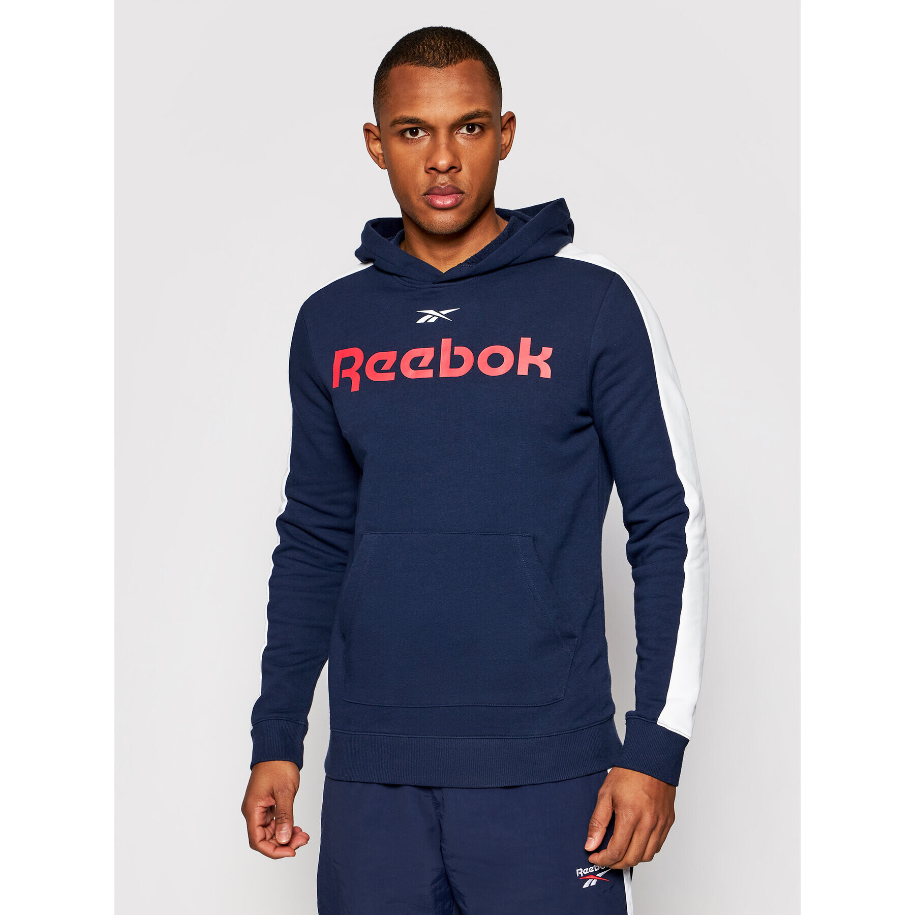 Reebok Суитшърт Training Essentials Linear Logo GL3150 Тъмносин Slim Fit - Pepit.bg