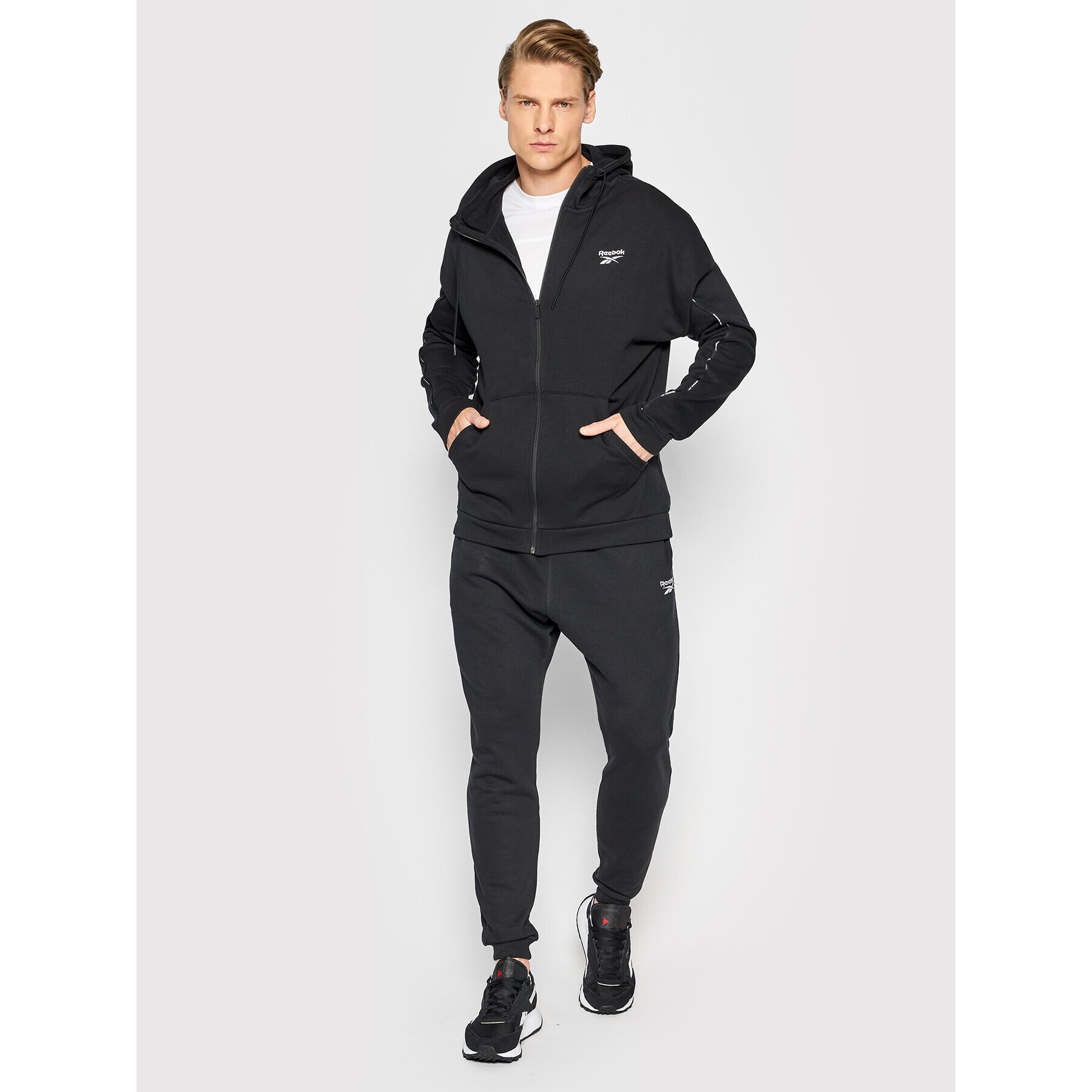 Reebok Суитшърт Workout Ready HA1072 Черен Regular Fit - Pepit.bg