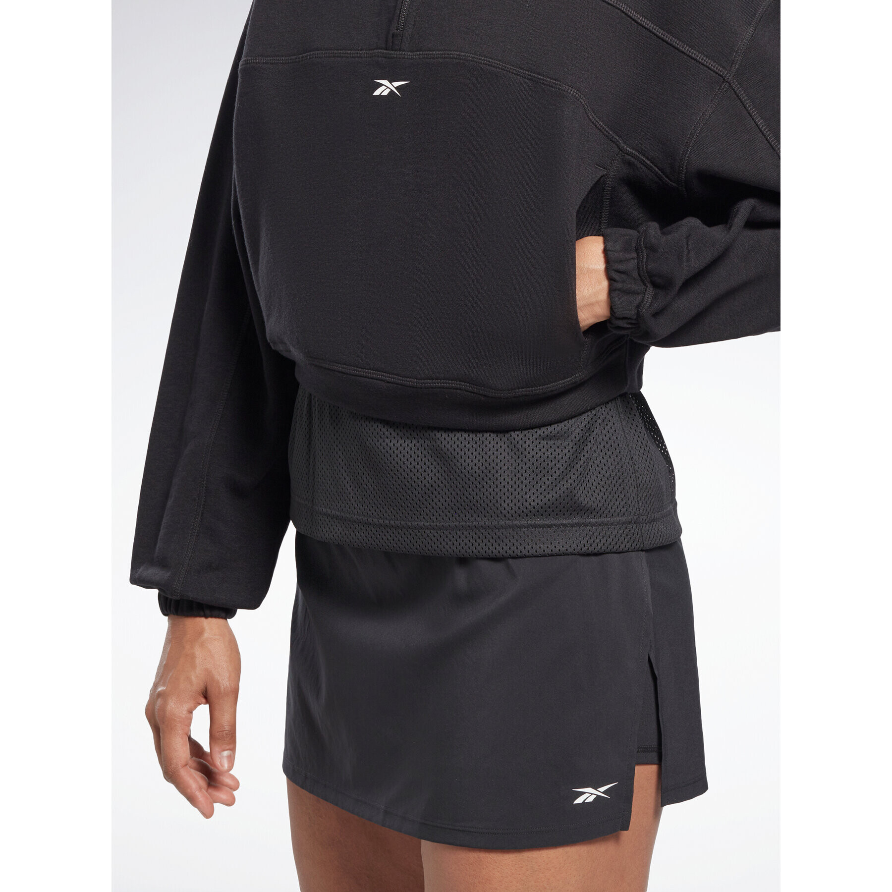 Reebok Суитшърт Workout Ready HT4926 Черен Relaxed Fit - Pepit.bg