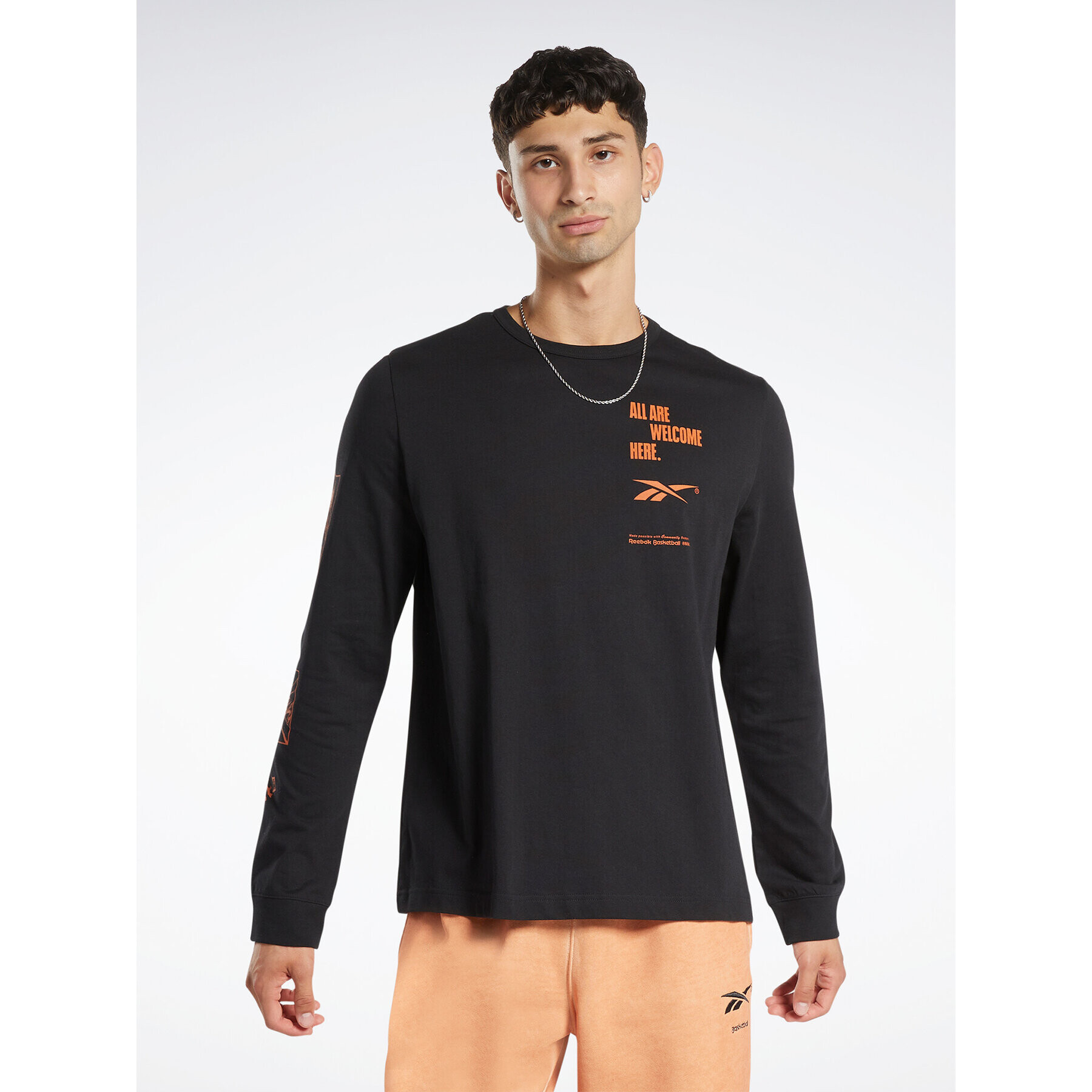 Reebok Тениска с дълъг ръкав Basketball All Are Welcome Here T-Shirt HM6240 Черен Relaxed Fit - Pepit.bg