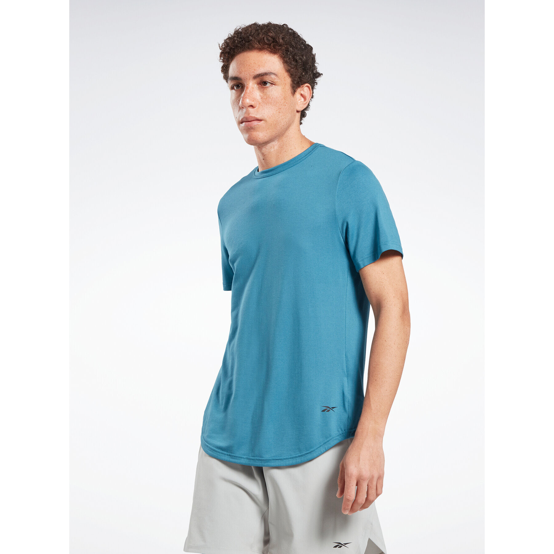 Reebok Тишърт ACTIVCHILL+DREAMBLEND T-Shirt HR6167 Син Regular Fit - Pepit.bg