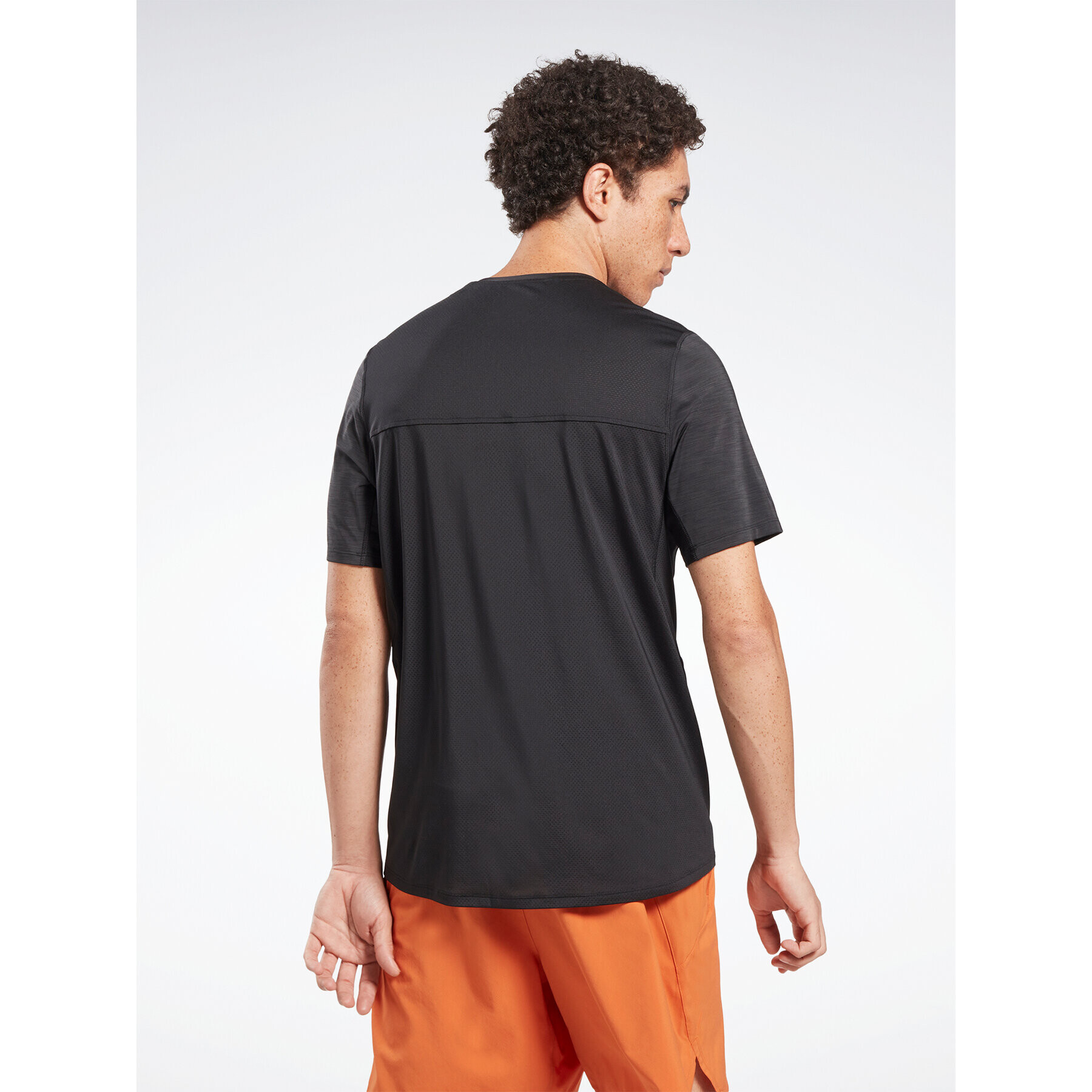 Reebok Тишърт Activchill Graphic Move HS5933 Черен Active Fit - Pepit.bg