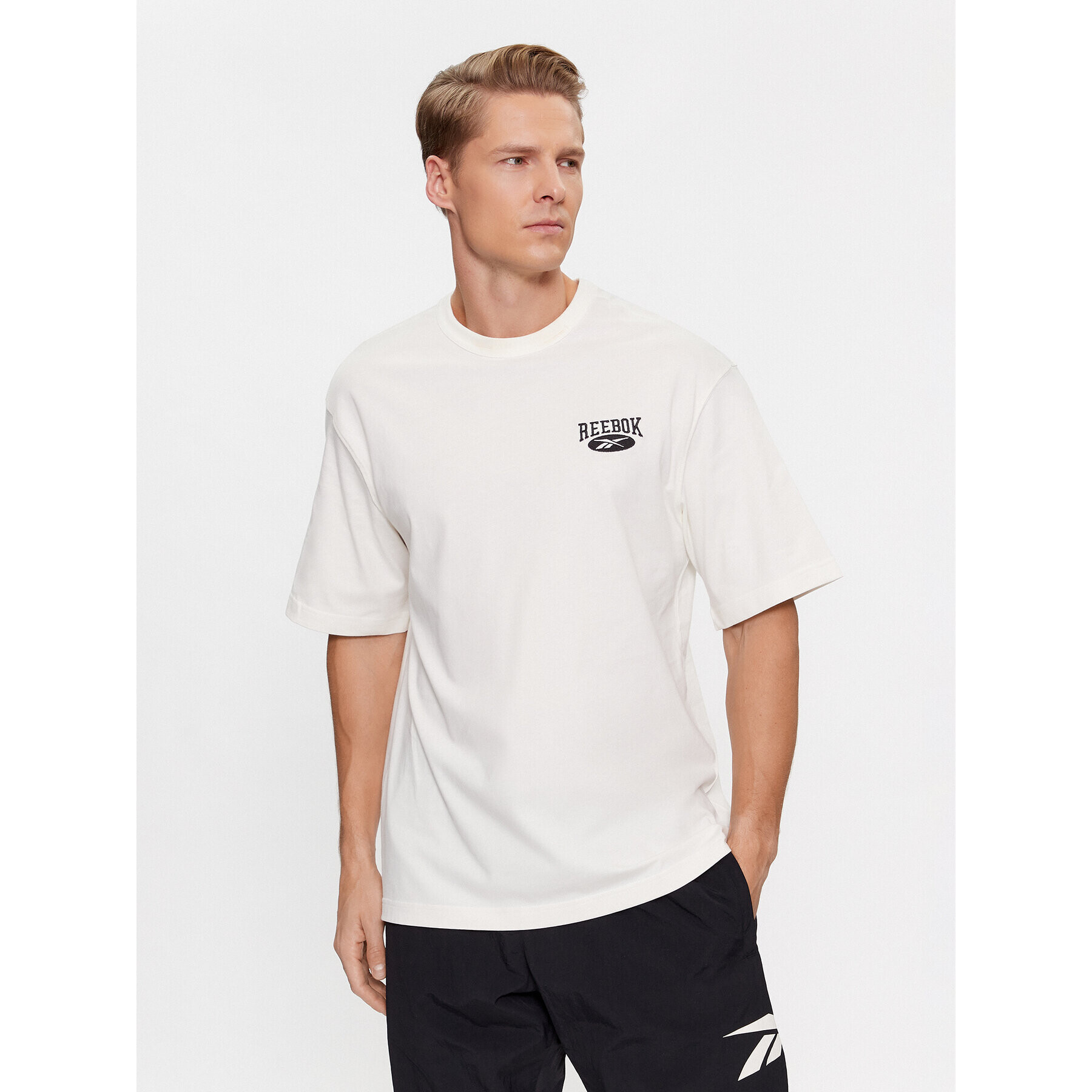 Reebok Тишърт Archive Essentials IM1525 Бял Regular Fit - Pepit.bg