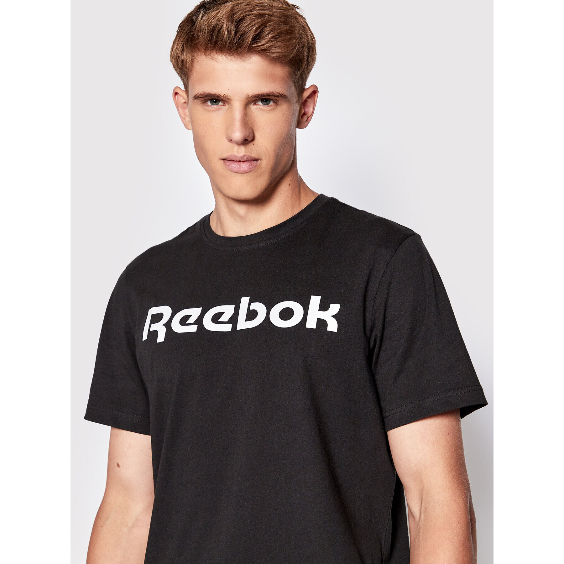 Reebok Тишърт Classic Graphic Series Linear Logo GJ0136 Черен Slim Fit - Pepit.bg