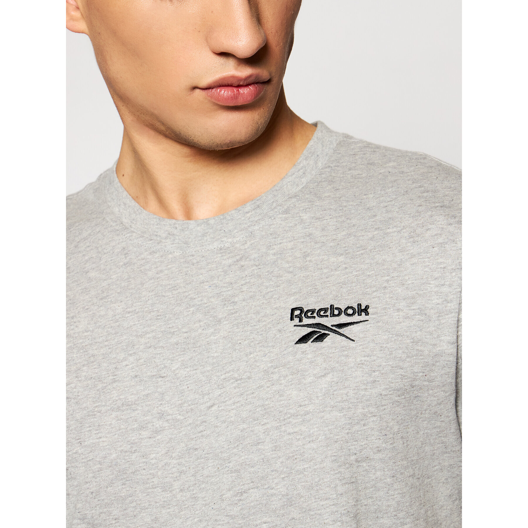 Reebok Тишърт Classic Identity GJ0640 Сив Regular Fit - Pepit.bg
