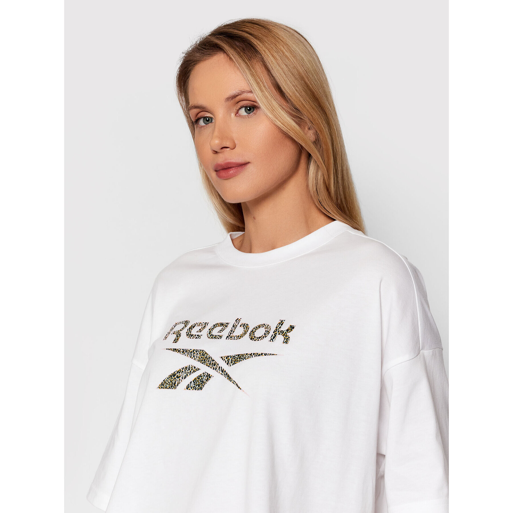 Reebok Classic Тишърт Classics Animal-Print Graphic H41352 Бял Oversize - Pepit.bg