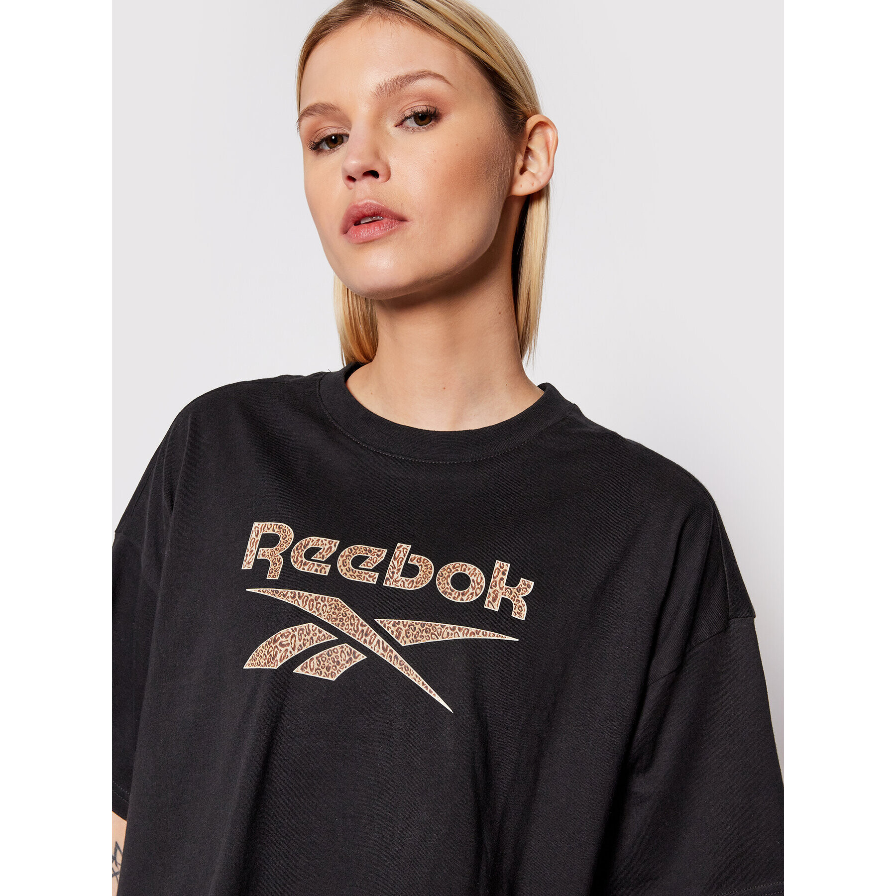 Reebok Тишърт Classics Graphic H41353 Черен Oversize - Pepit.bg