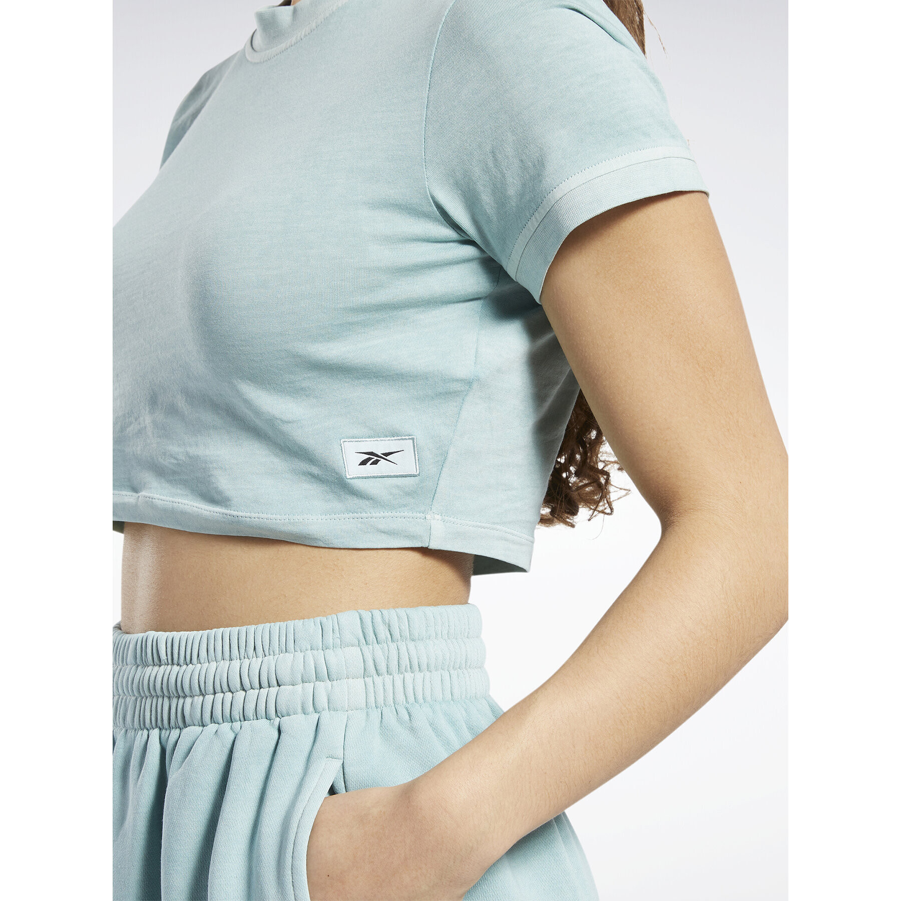 Reebok Тишърт Classics Natural Dye Cropped Fitted T-Shirt HK4968 Сив - Pepit.bg