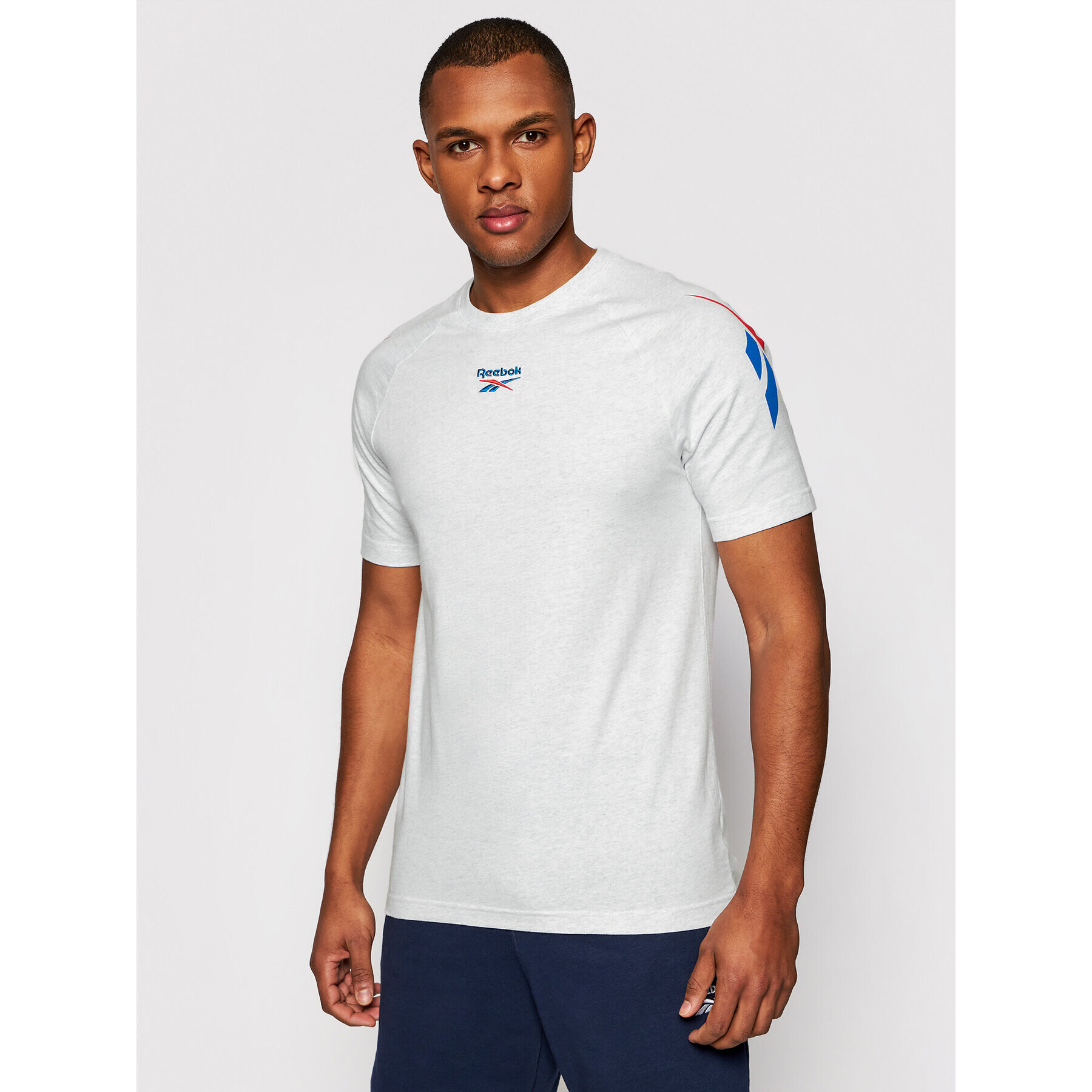 Reebok Тишърт Classics Vector GJ6054 Сив Regular Fit - Pepit.bg
