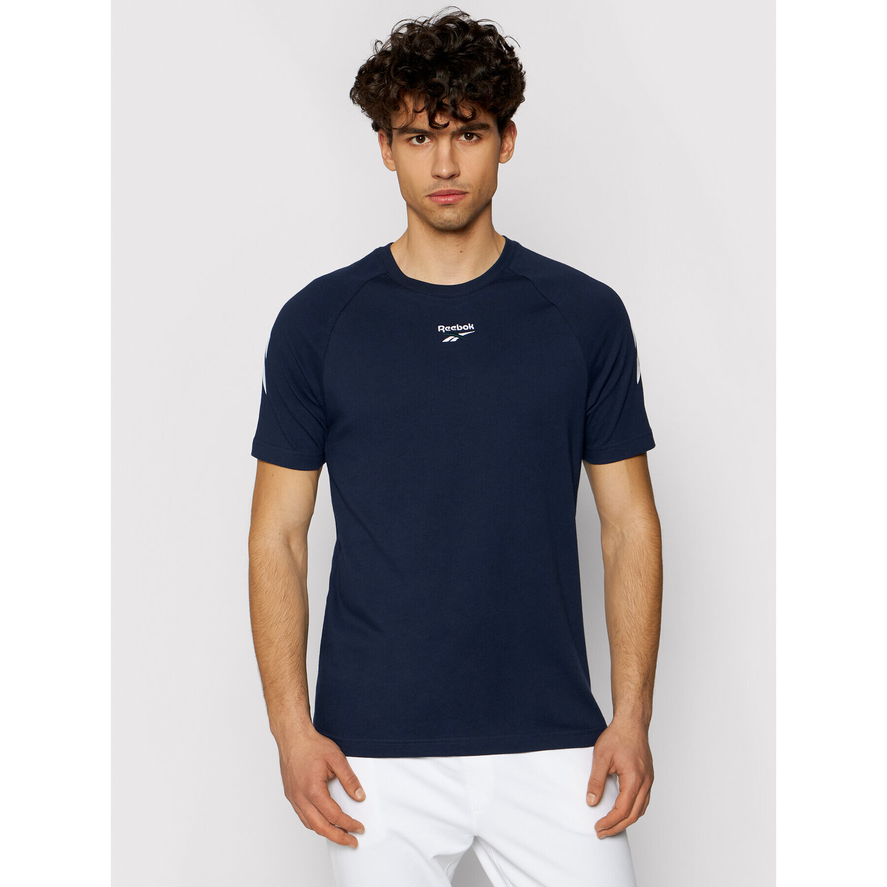 Reebok Classic Тишърт Classics Vector GJ6090 Тъмносин Regular Fit - Pepit.bg