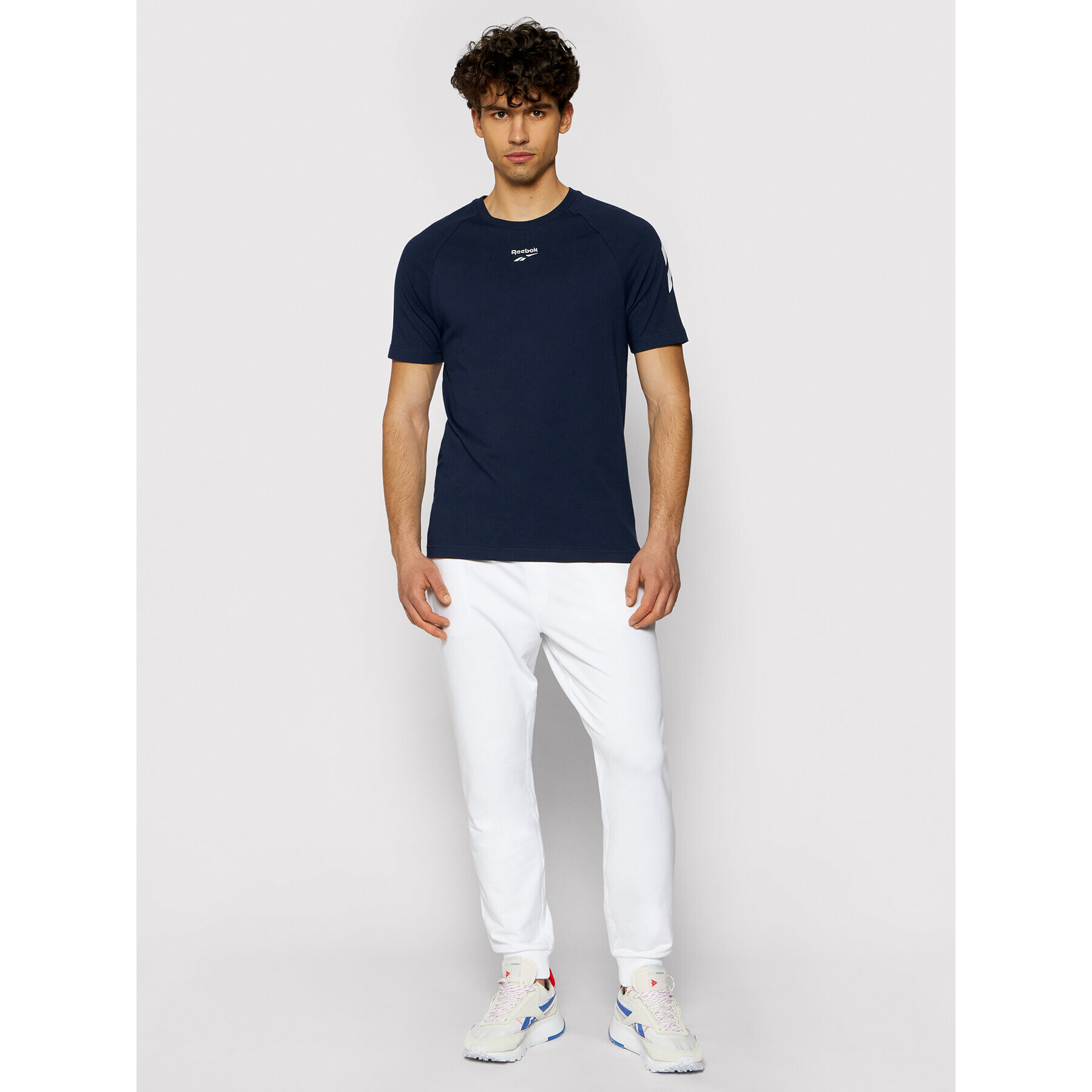 Reebok Classic Тишърт Classics Vector GJ6090 Тъмносин Regular Fit - Pepit.bg