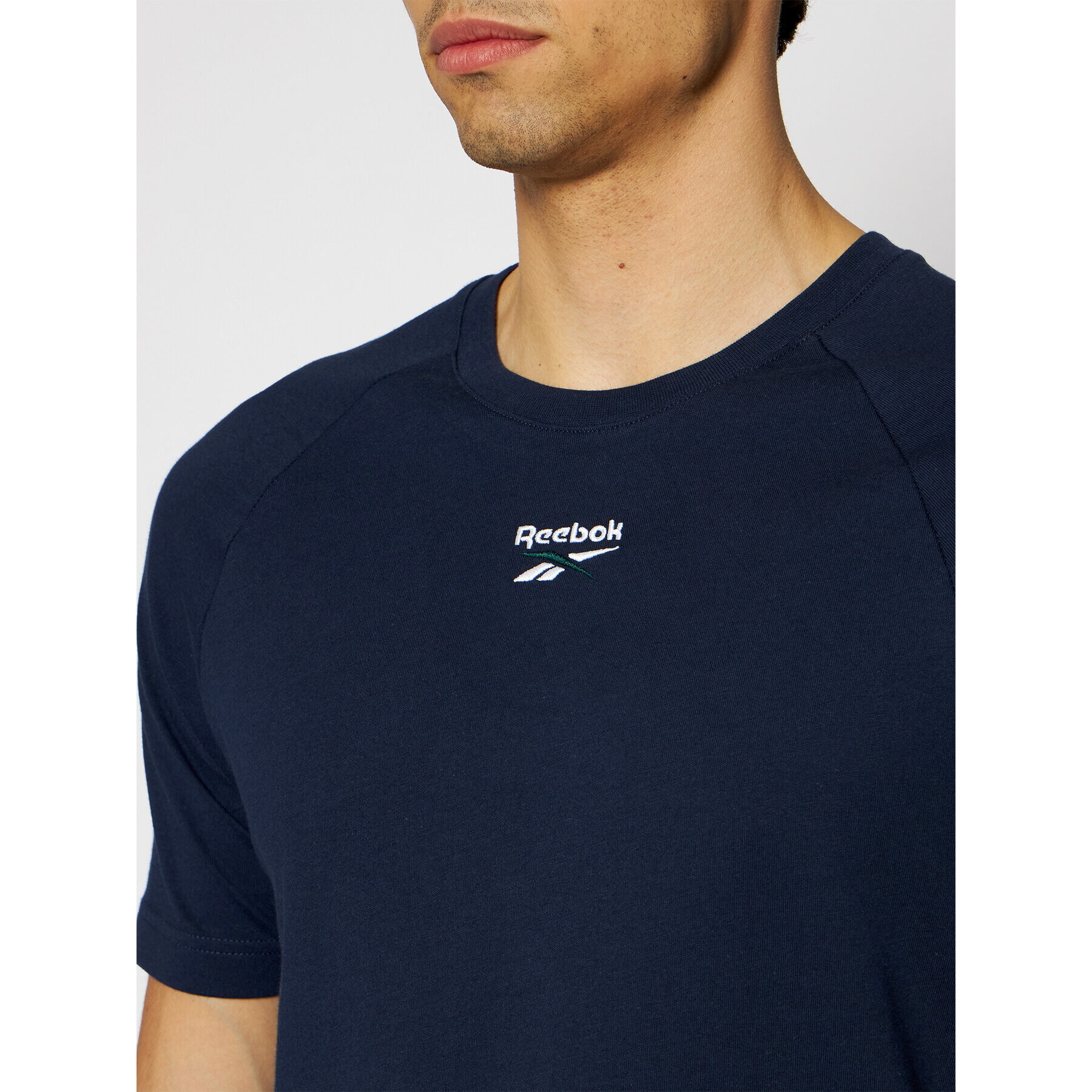 Reebok Classic Тишърт Classics Vector GJ6090 Тъмносин Regular Fit - Pepit.bg