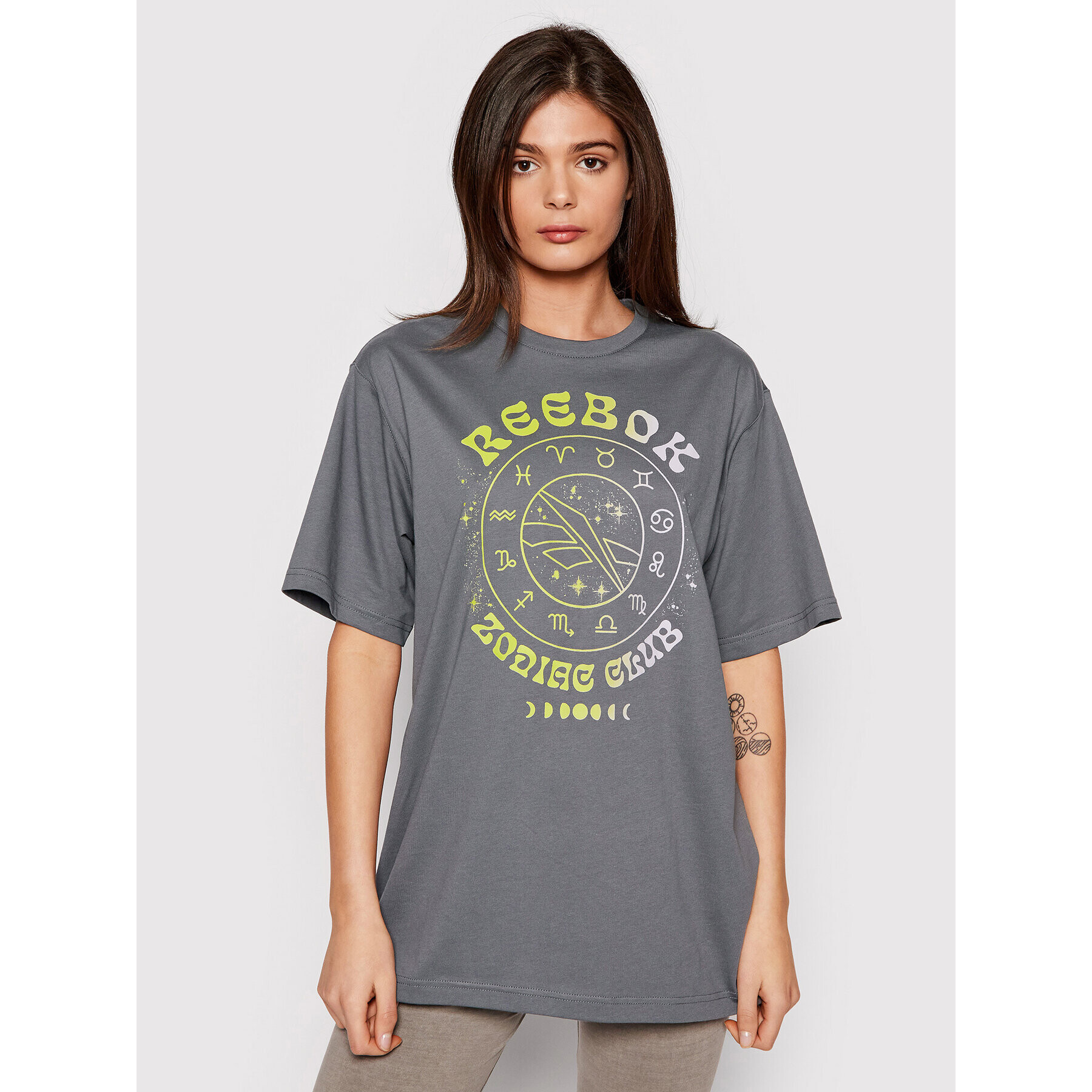 Reebok Classic Тишърт Cropped Supernatural Graphic H49245 Сив Oversize - Pepit.bg