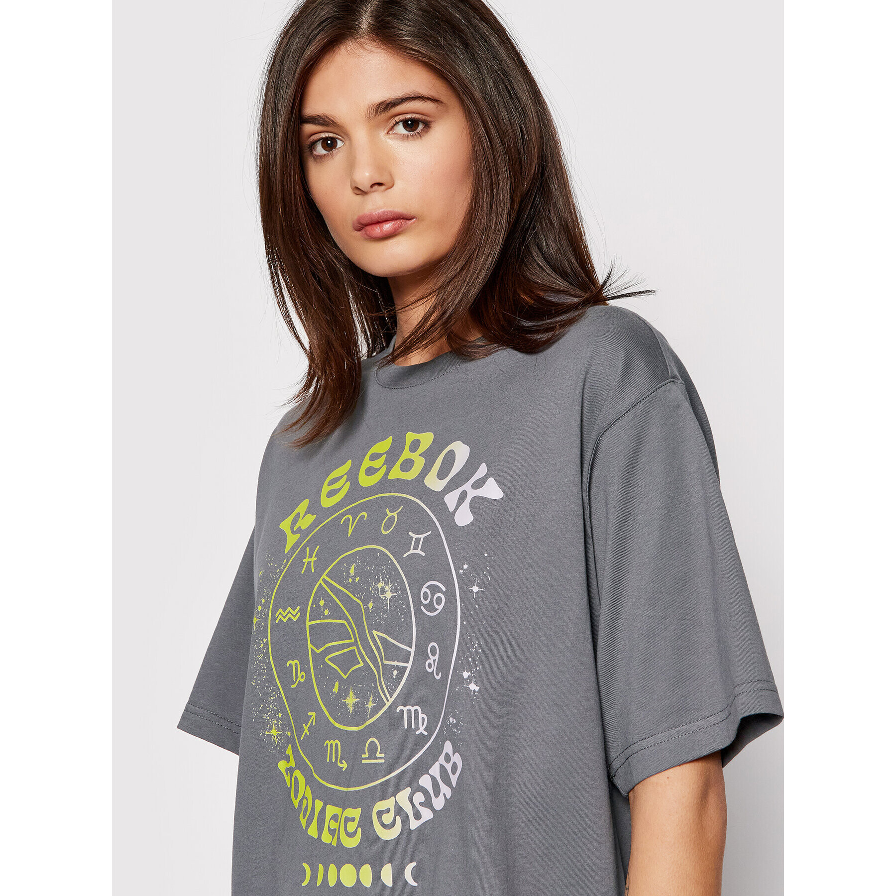 Reebok Classic Тишърт Cropped Supernatural Graphic H49245 Сив Oversize - Pepit.bg