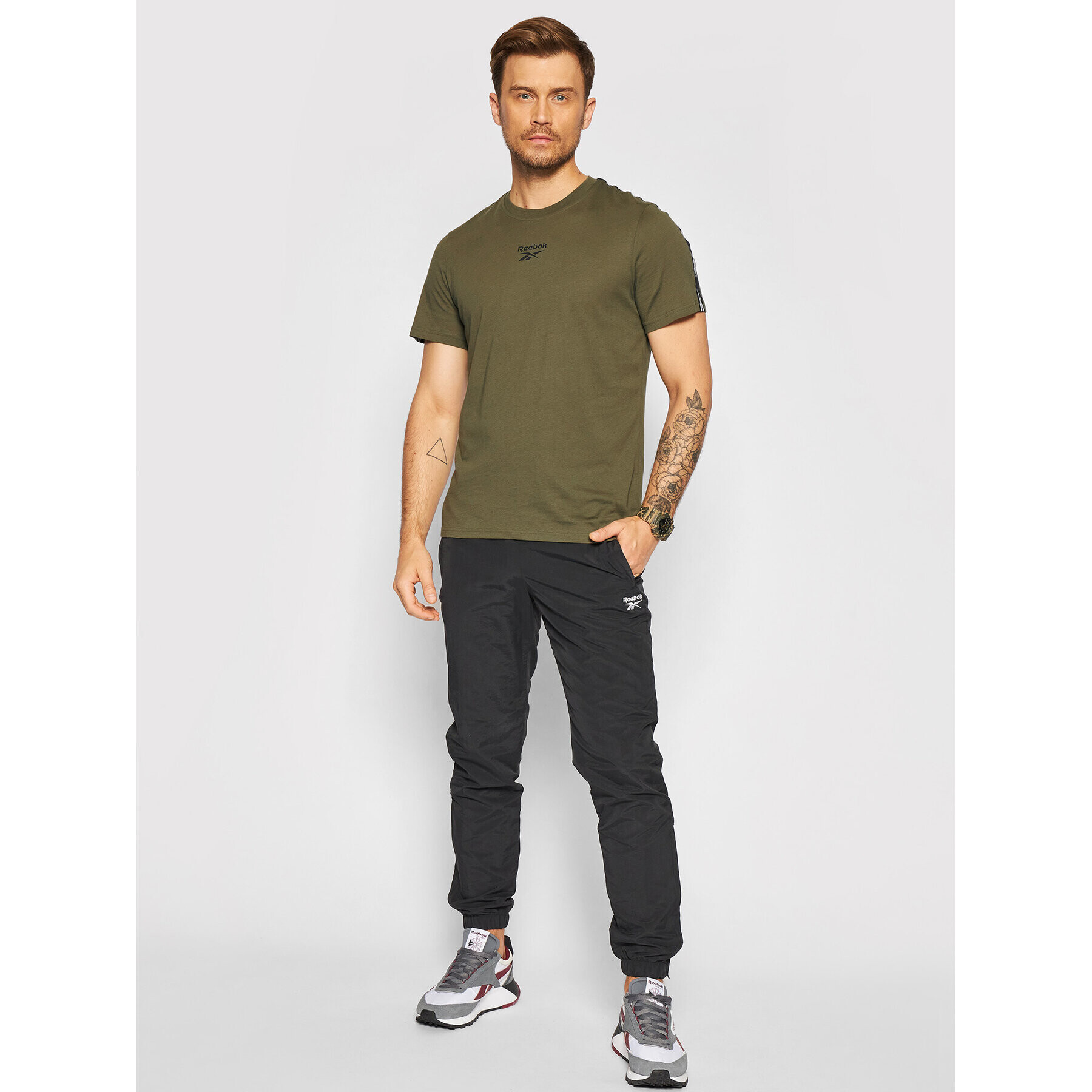 Reebok Тишърт Essentials Tape GQ4207 Зелен Regular Fit - Pepit.bg