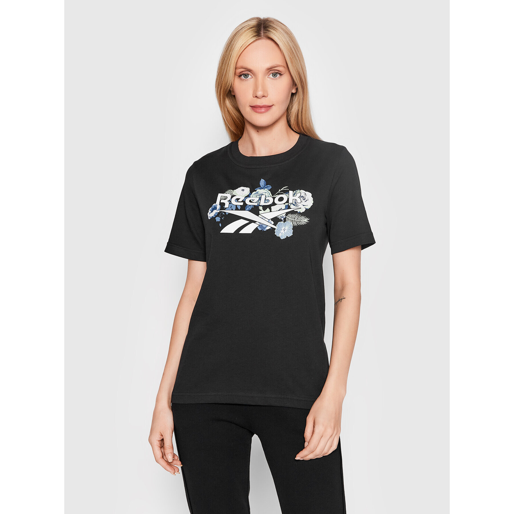 Reebok Тишърт Floral HG4352 Черен Regular Fit - Pepit.bg