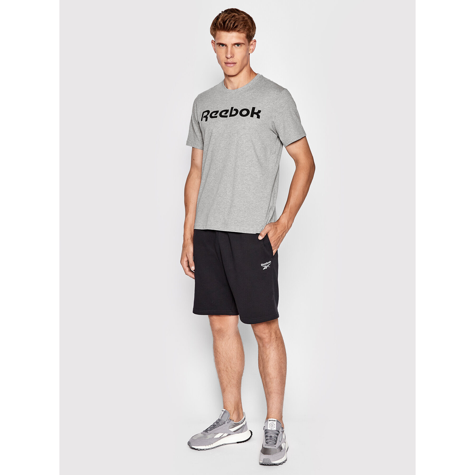 Reebok Тишърт Graphic Series Linear Logo FP9162 Сив Slim Fit - Pepit.bg