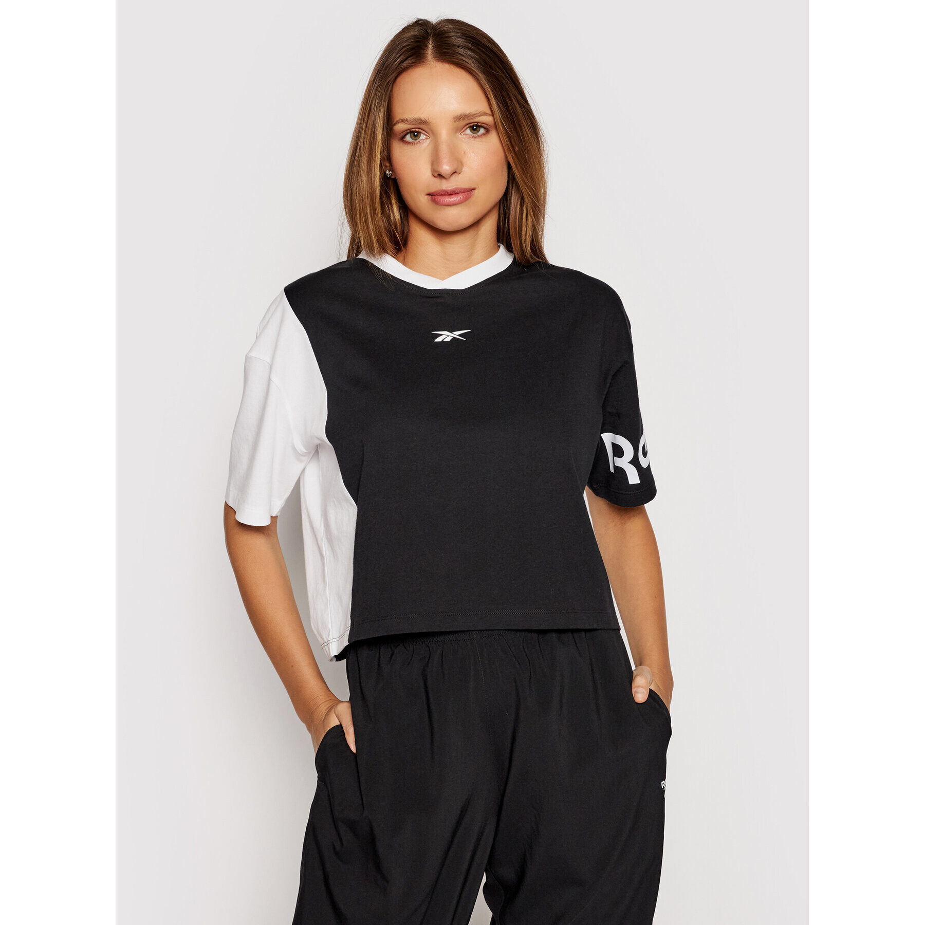 Reebok Тишърт Linear Logo GI6929 Черен Relaxed Fit - Pepit.bg