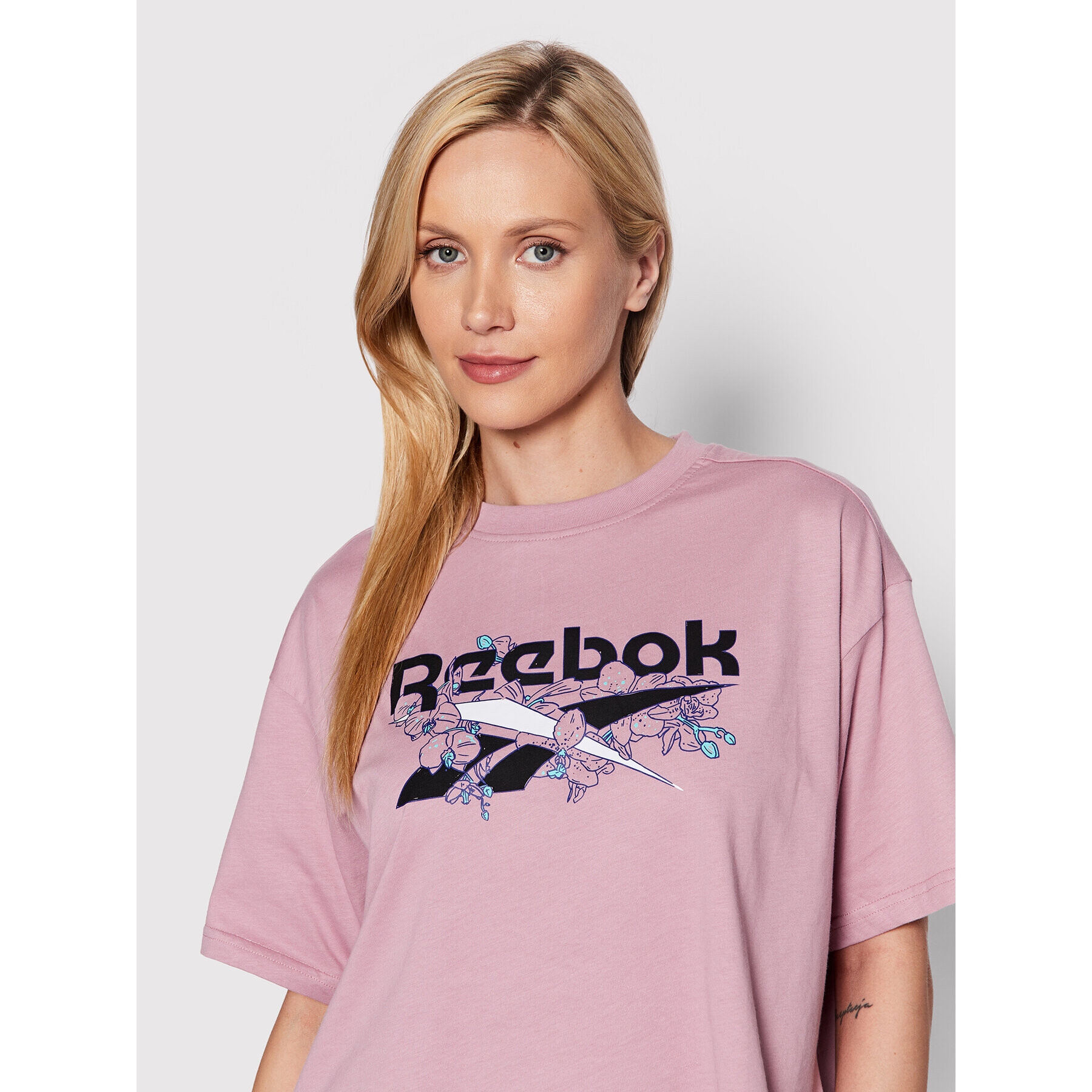 Reebok Тишърт Quirky HM5918 Розов Relaxed Fit - Pepit.bg