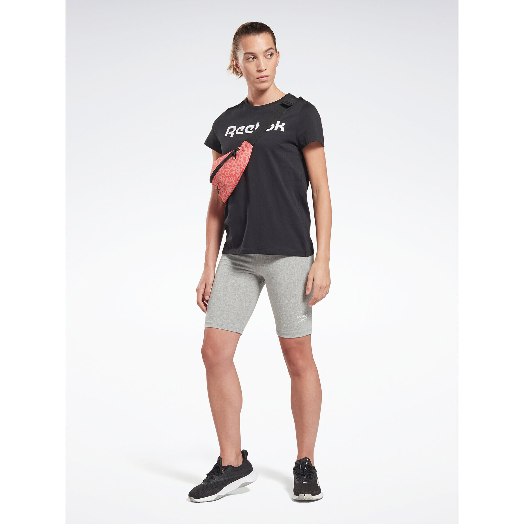Reebok Тишърт Training Essentials Graphic HT6184 Черен Regular Fit - Pepit.bg