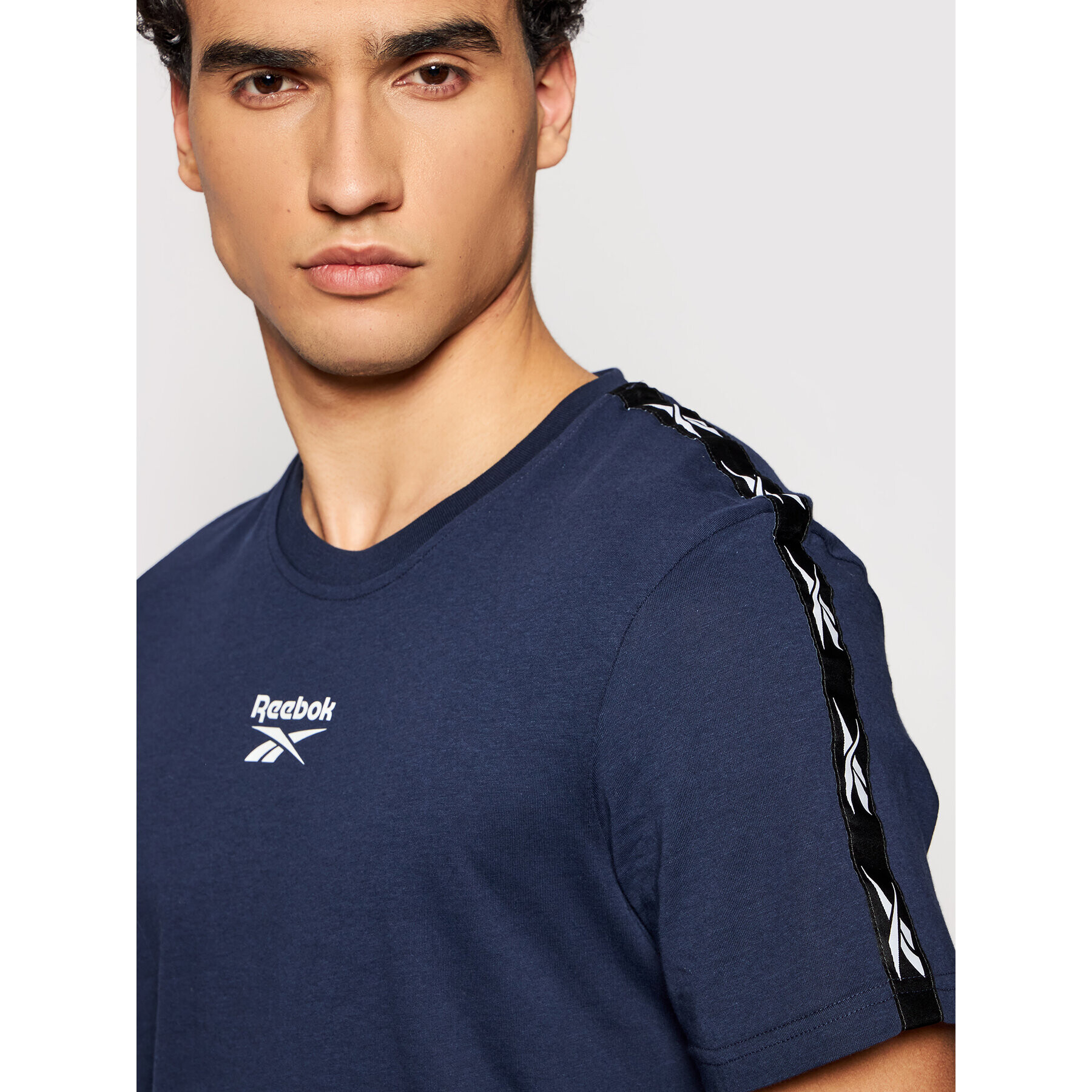 Reebok Тишърт Training Essentials GU9975 Тъмносин Regular Fit - Pepit.bg