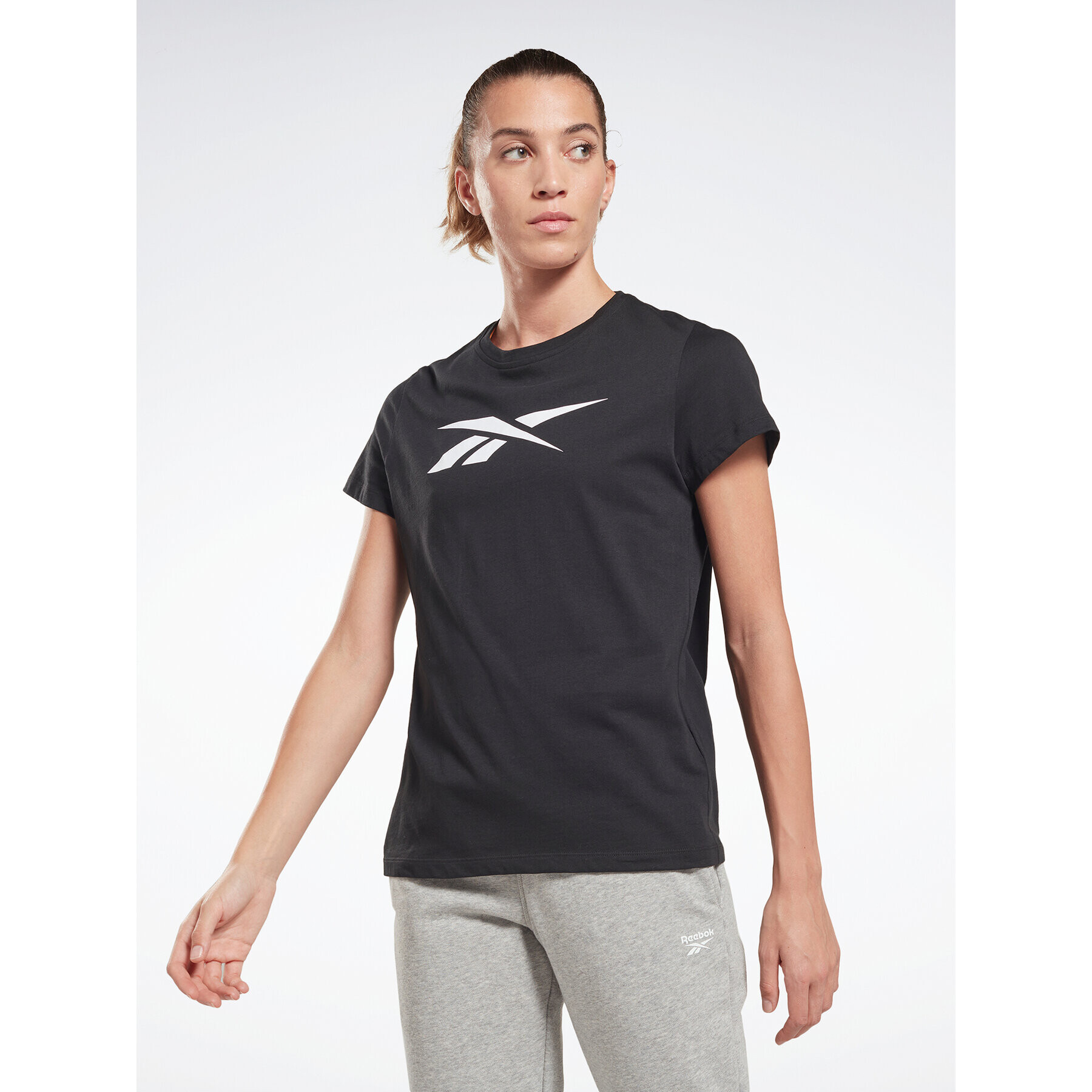 Reebok Тишърт Training Essentials Vector Graphic HT6187 Черен Regular Fit - Pepit.bg