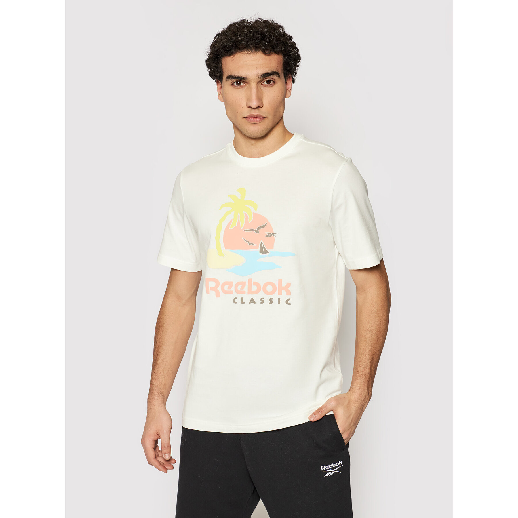 Reebok Тишърт Unisex Classics Graphic GN3670 Бял Regular Fit - Pepit.bg