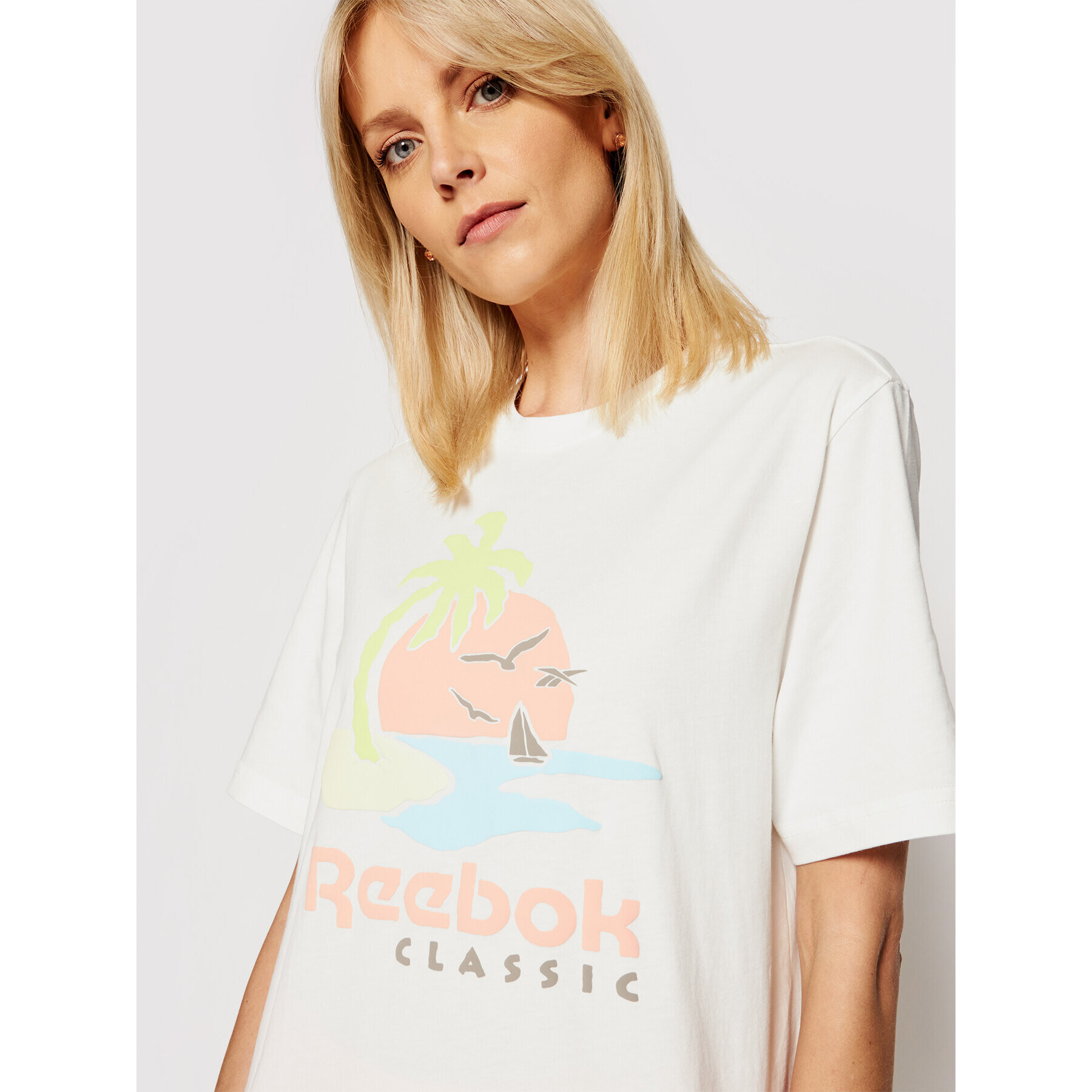 Reebok Тишърт Unisex Classics Graphic GN3670 Бял Regular Fit - Pepit.bg