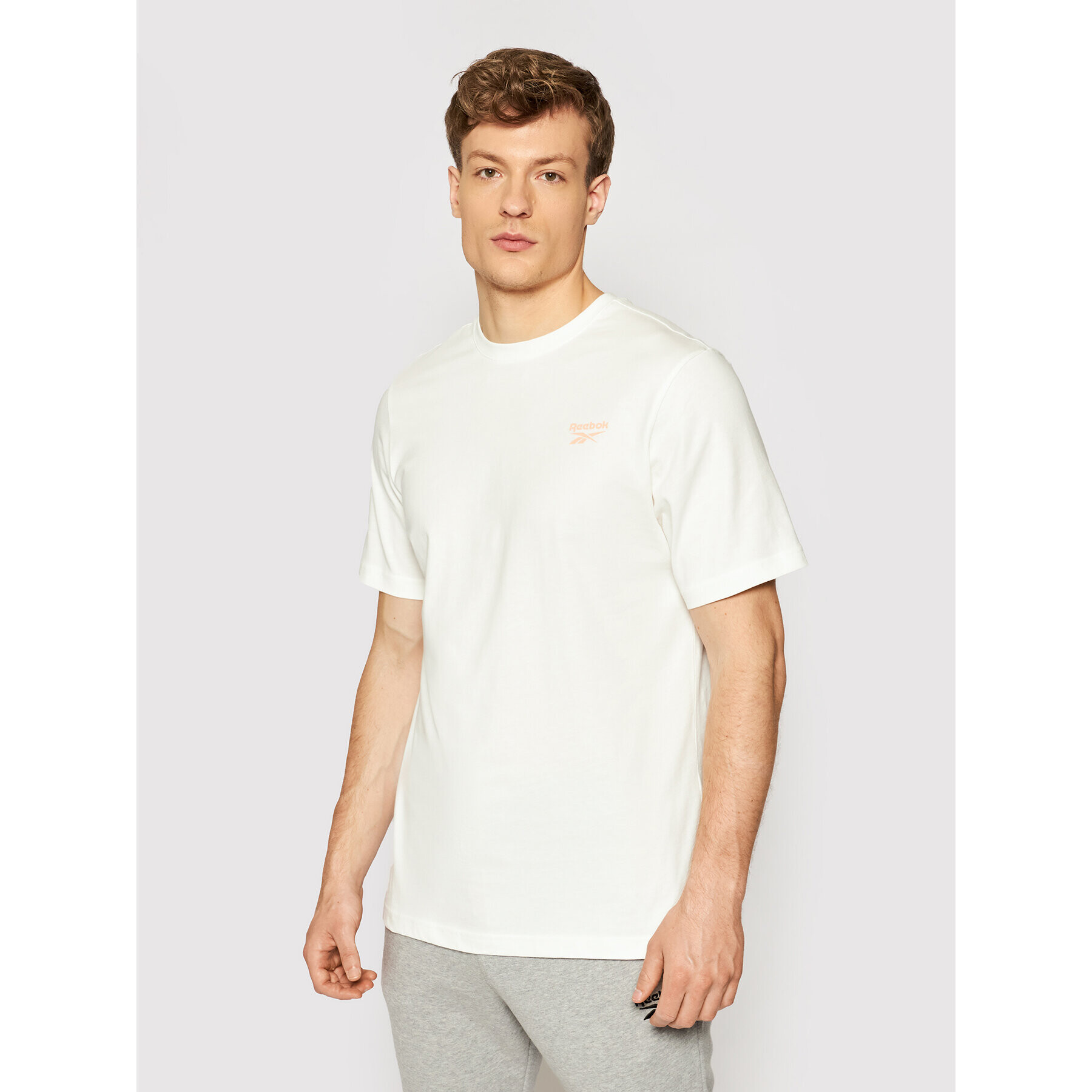 Reebok Тишърт Unisex Classics Sr Backgraphic GN3746 Бял Regular Fit - Pepit.bg