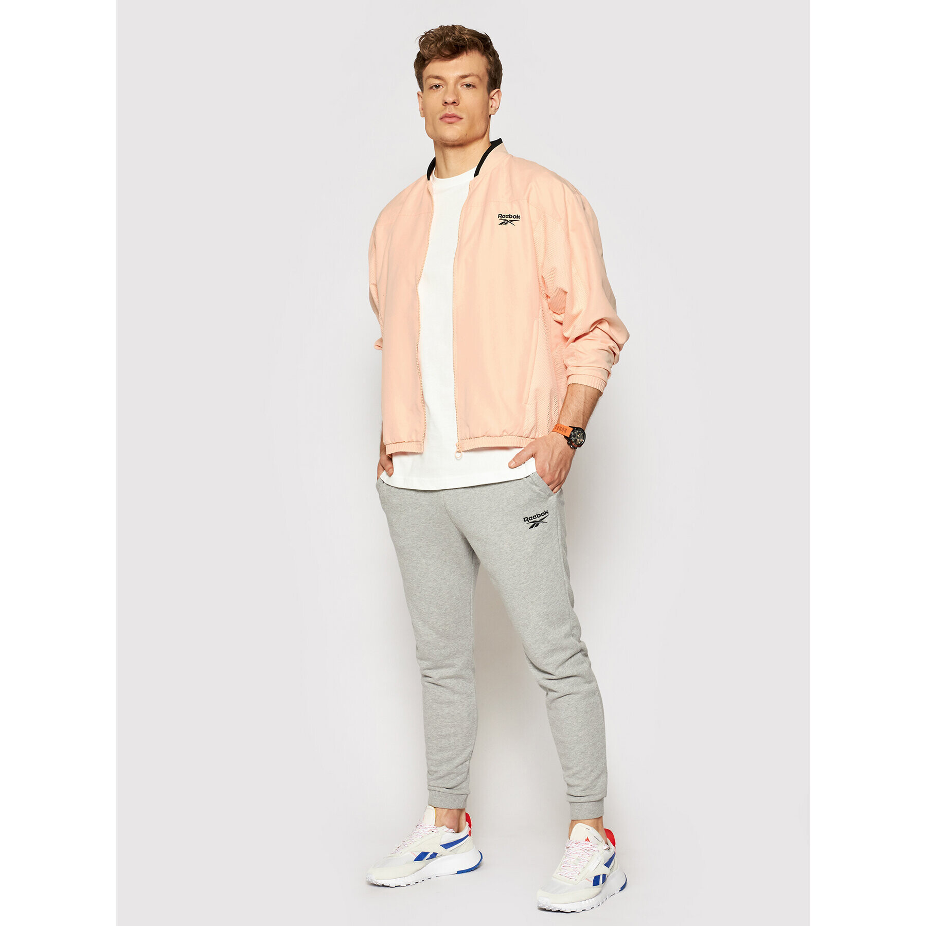 Reebok Тишърт Unisex Classics Sr Backgraphic GN3746 Бял Regular Fit - Pepit.bg