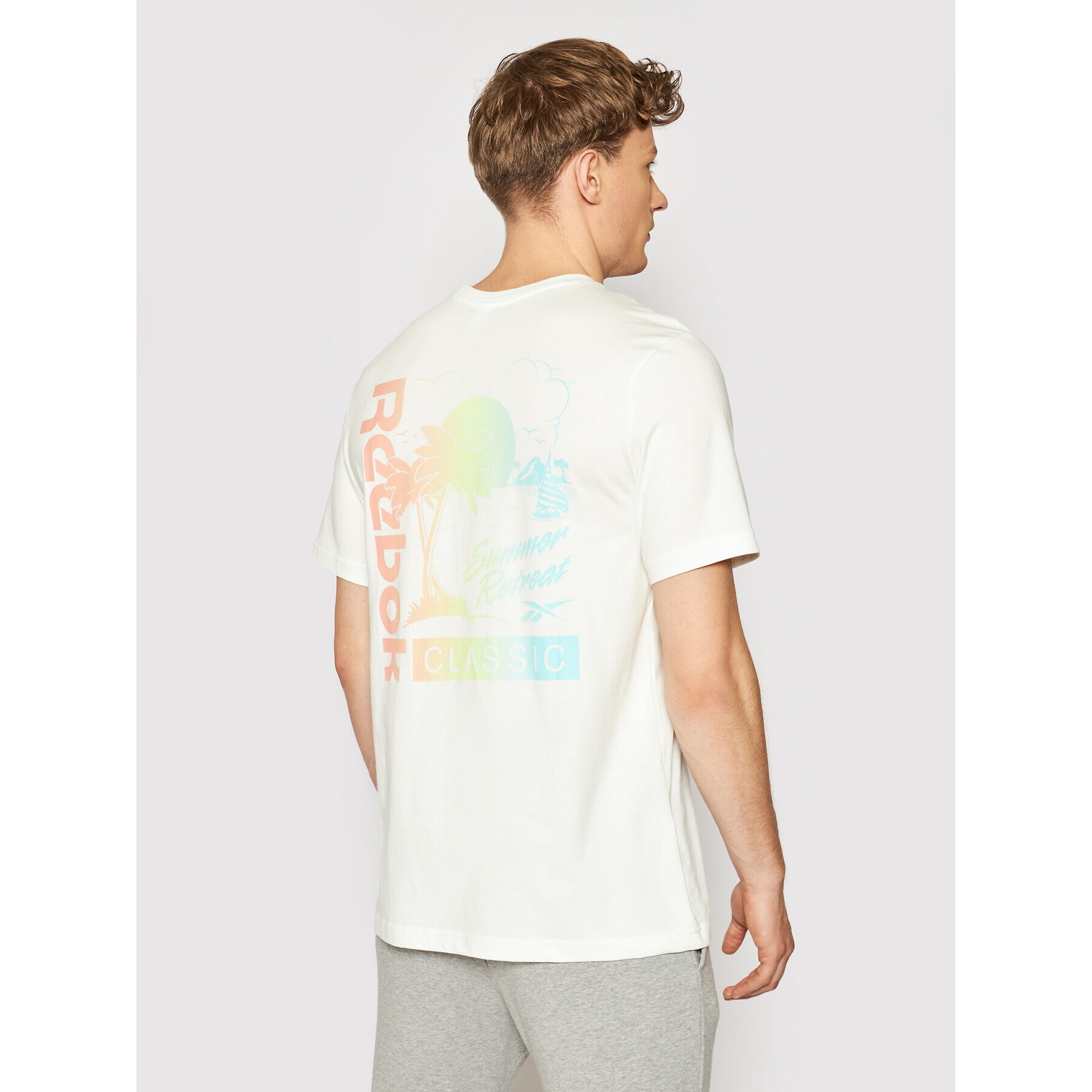 Reebok Тишърт Unisex Classics Sr Backgraphic GN3746 Бял Regular Fit - Pepit.bg