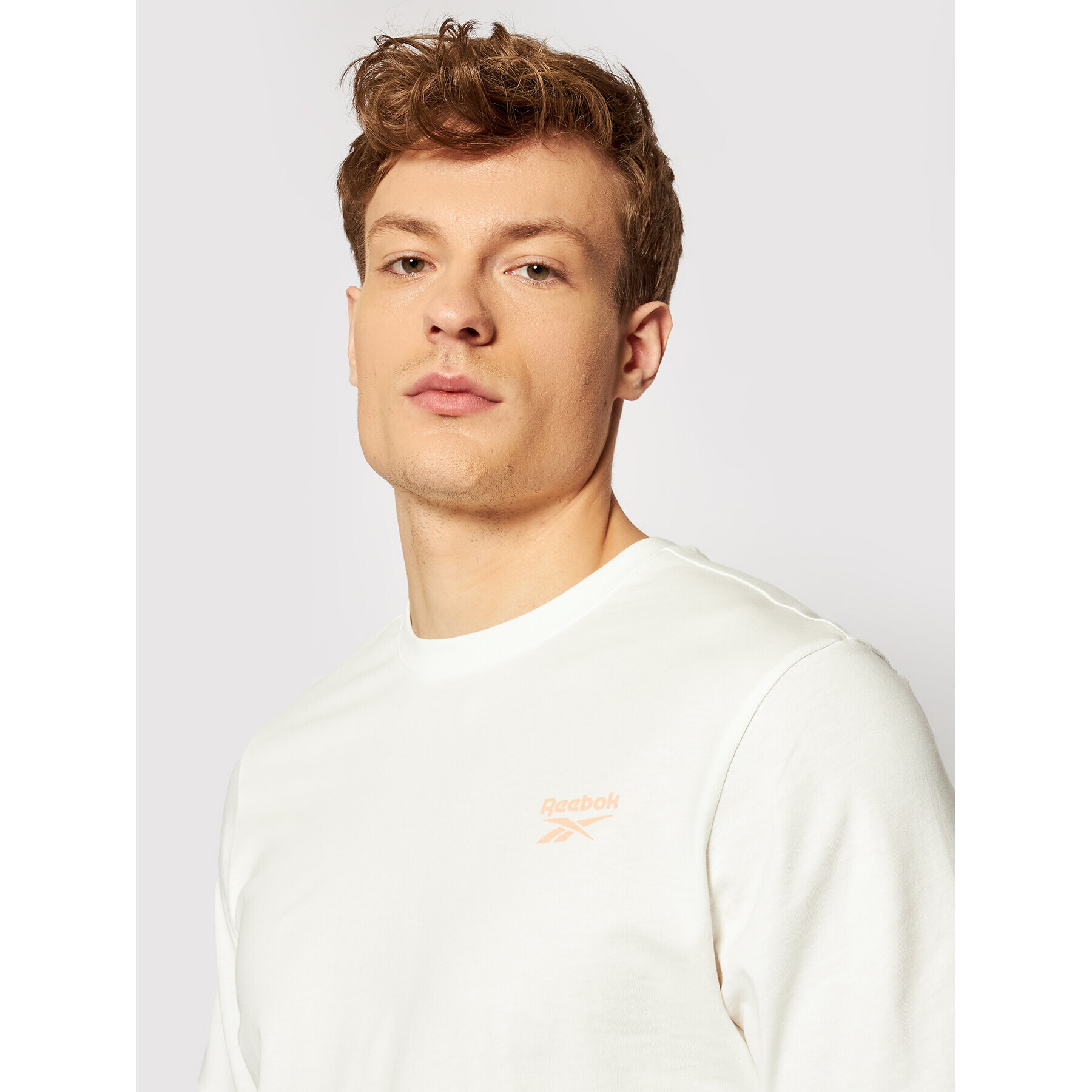 Reebok Тишърт Unisex Classics Sr Backgraphic GN3746 Бял Regular Fit - Pepit.bg