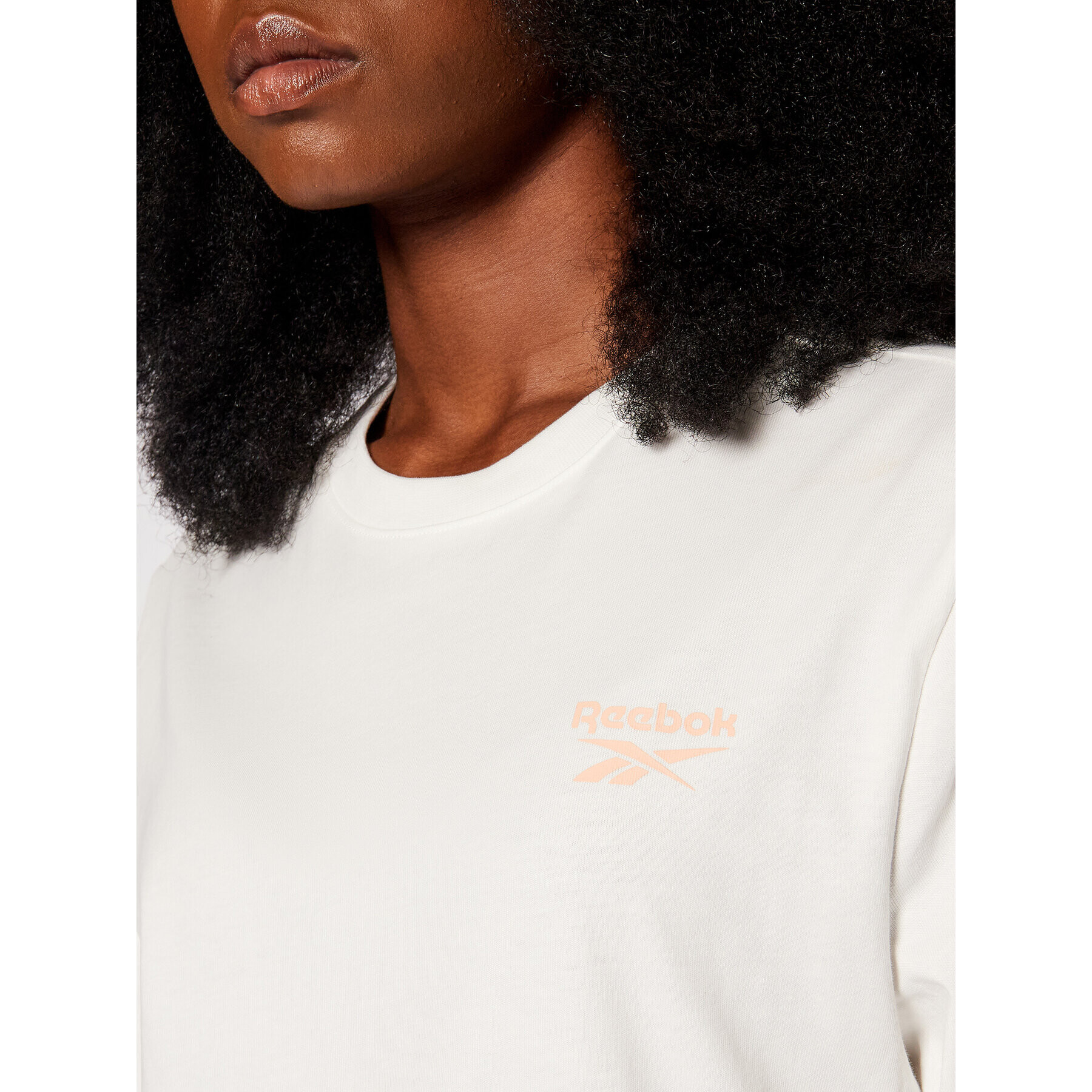 Reebok Тишърт Unisex Classics Sr Backgraphic GN3746 Бял Regular Fit - Pepit.bg