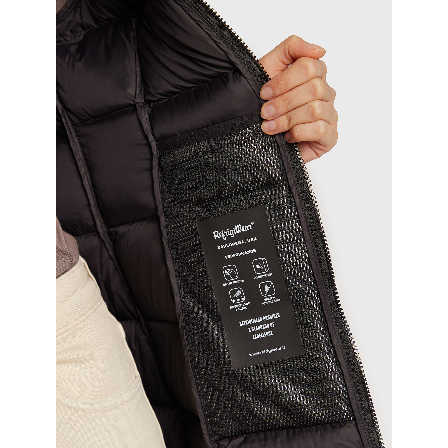 RefrigiWear Пухено яке Ashley W11200 NY0183 Черен Regular Fit - Pepit.bg