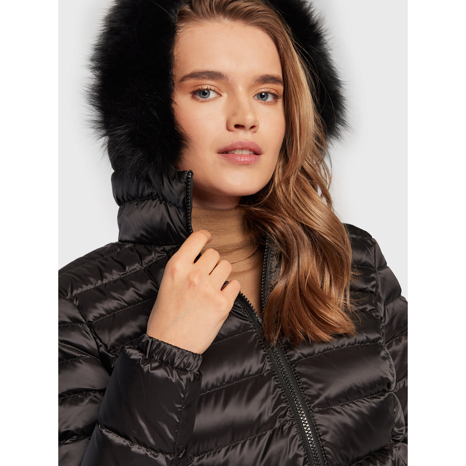 RefrigiWear Пухено яке W97601 RA0035 Черен Regular Fit - Pepit.bg