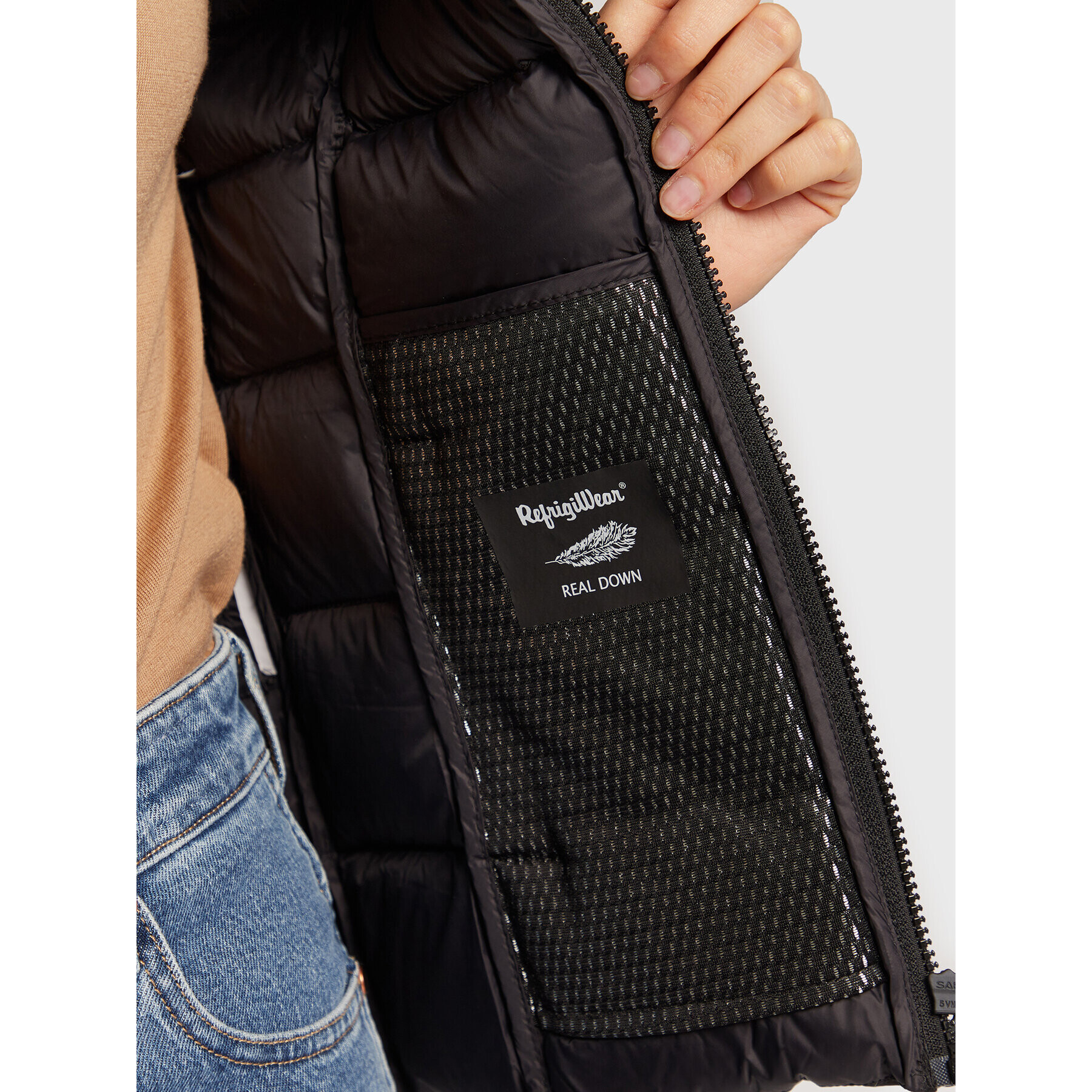 RefrigiWear Пухено яке W97601 RA0035 Черен Regular Fit - Pepit.bg