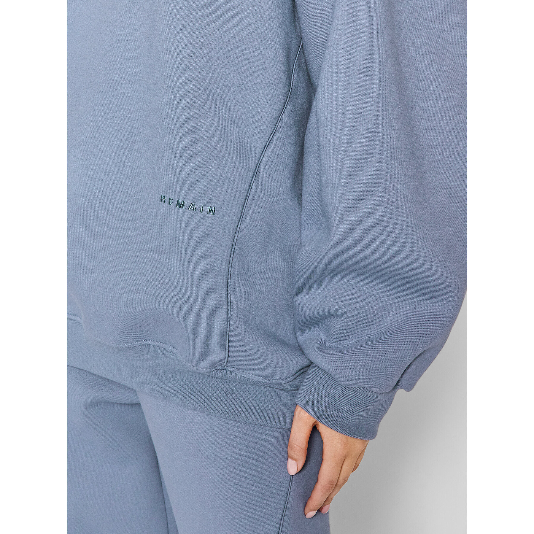 Remain Суитшърт Hailey RM875 Син Oversize - Pepit.bg