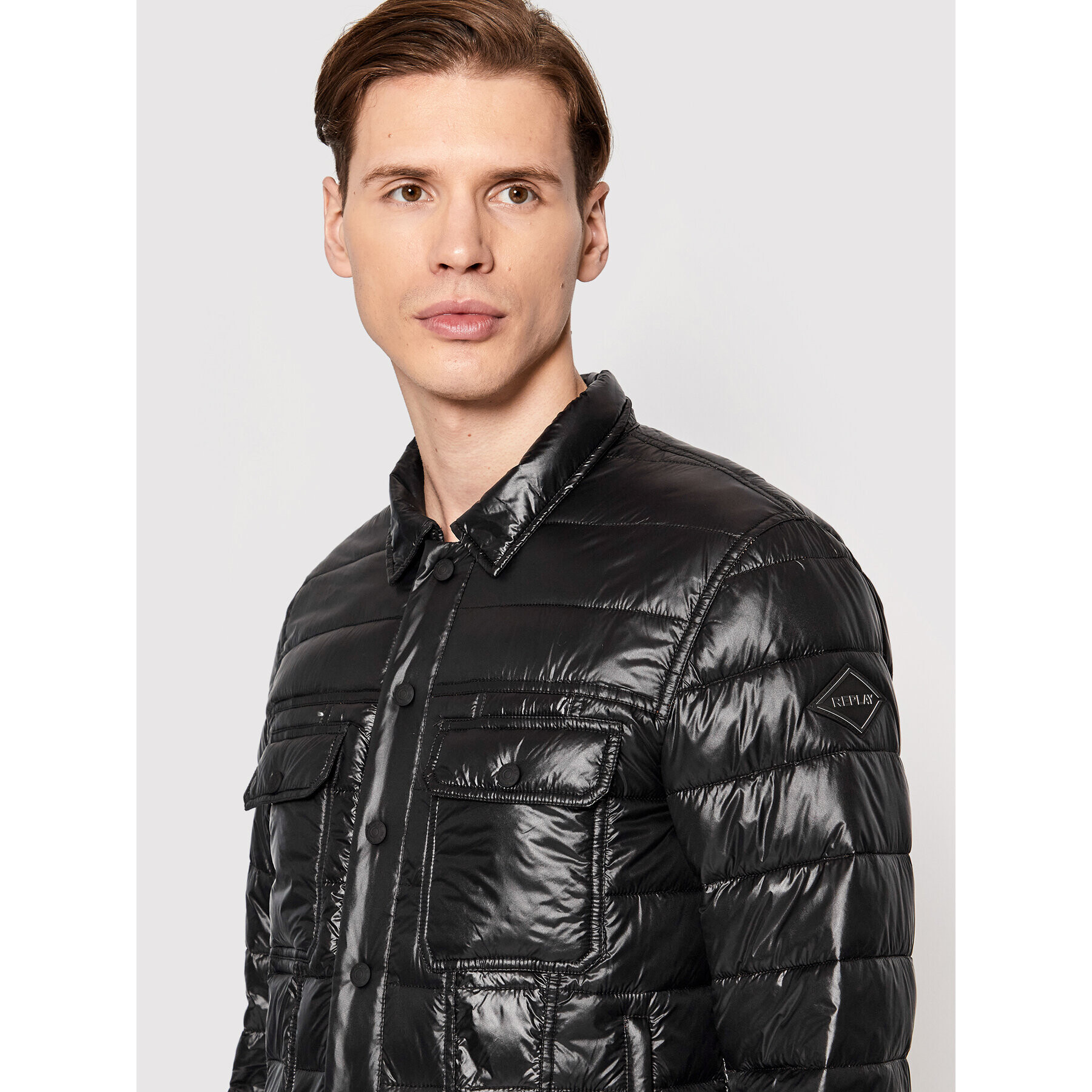 Replay Преходно яке M8224.000.84166S Черен Regular Fit - Pepit.bg