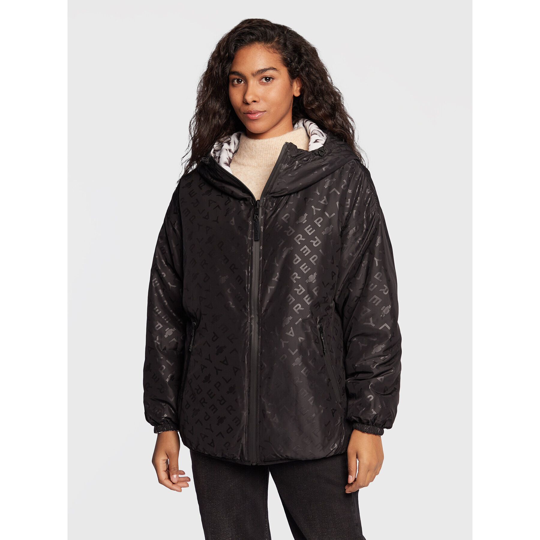 Replay Преходно яке W7738.000.10306 Черен Oversize - Pepit.bg