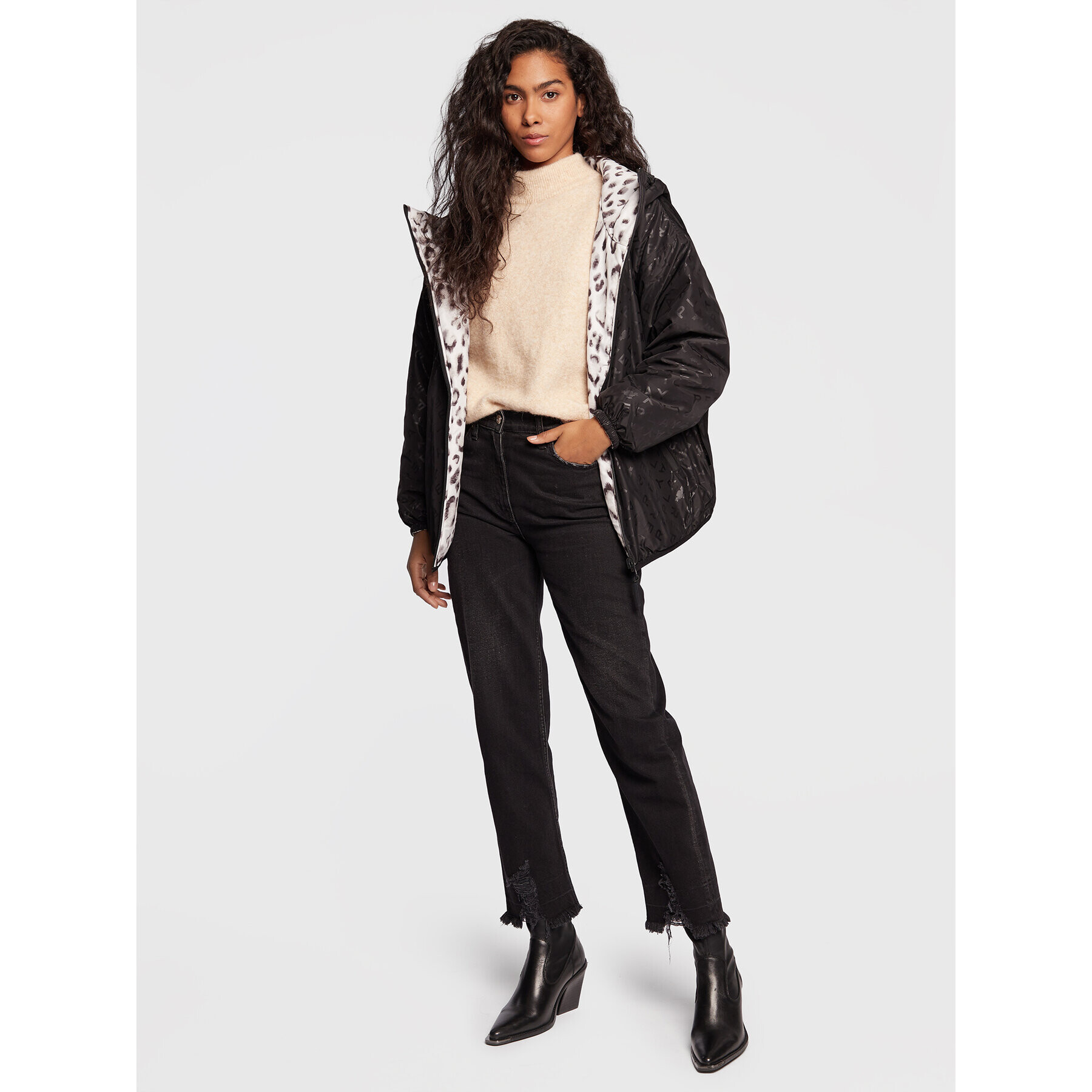 Replay Преходно яке W7738.000.10306 Черен Oversize - Pepit.bg